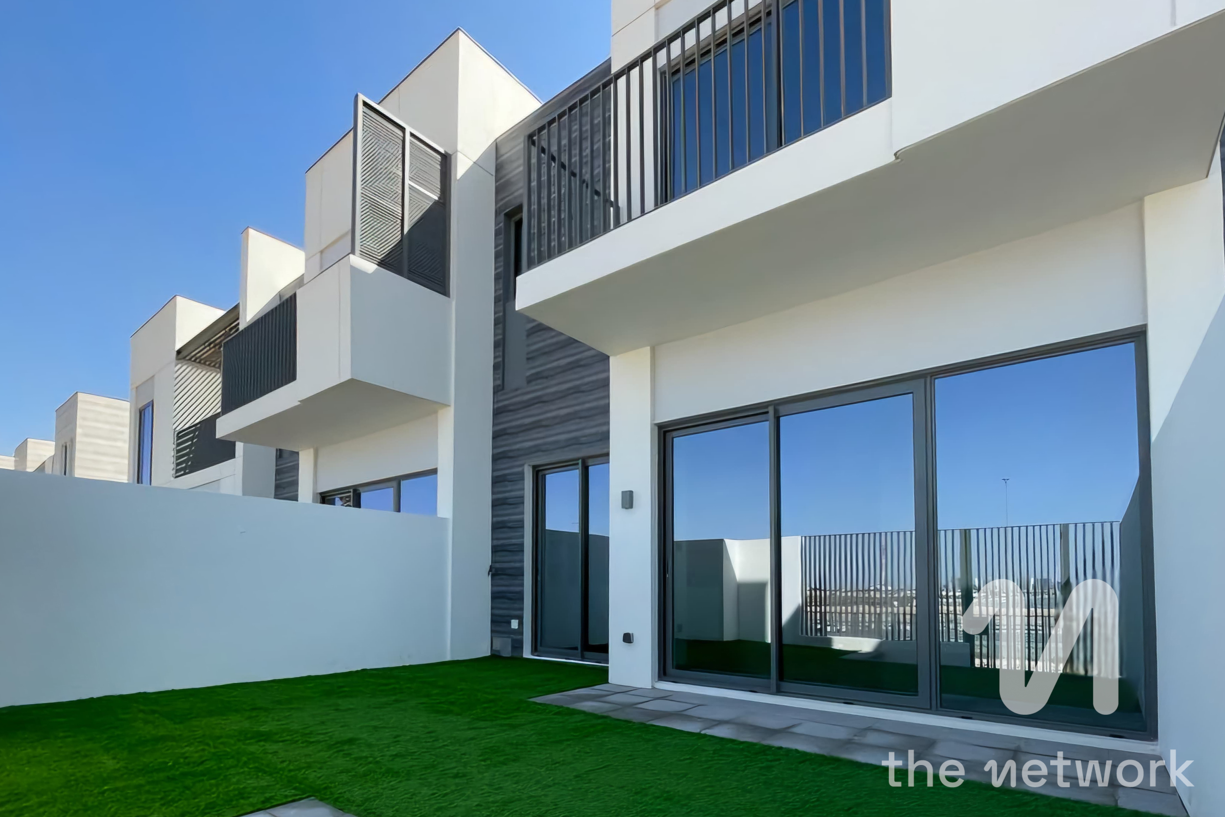 Single row | Landscaped | Close to amenities