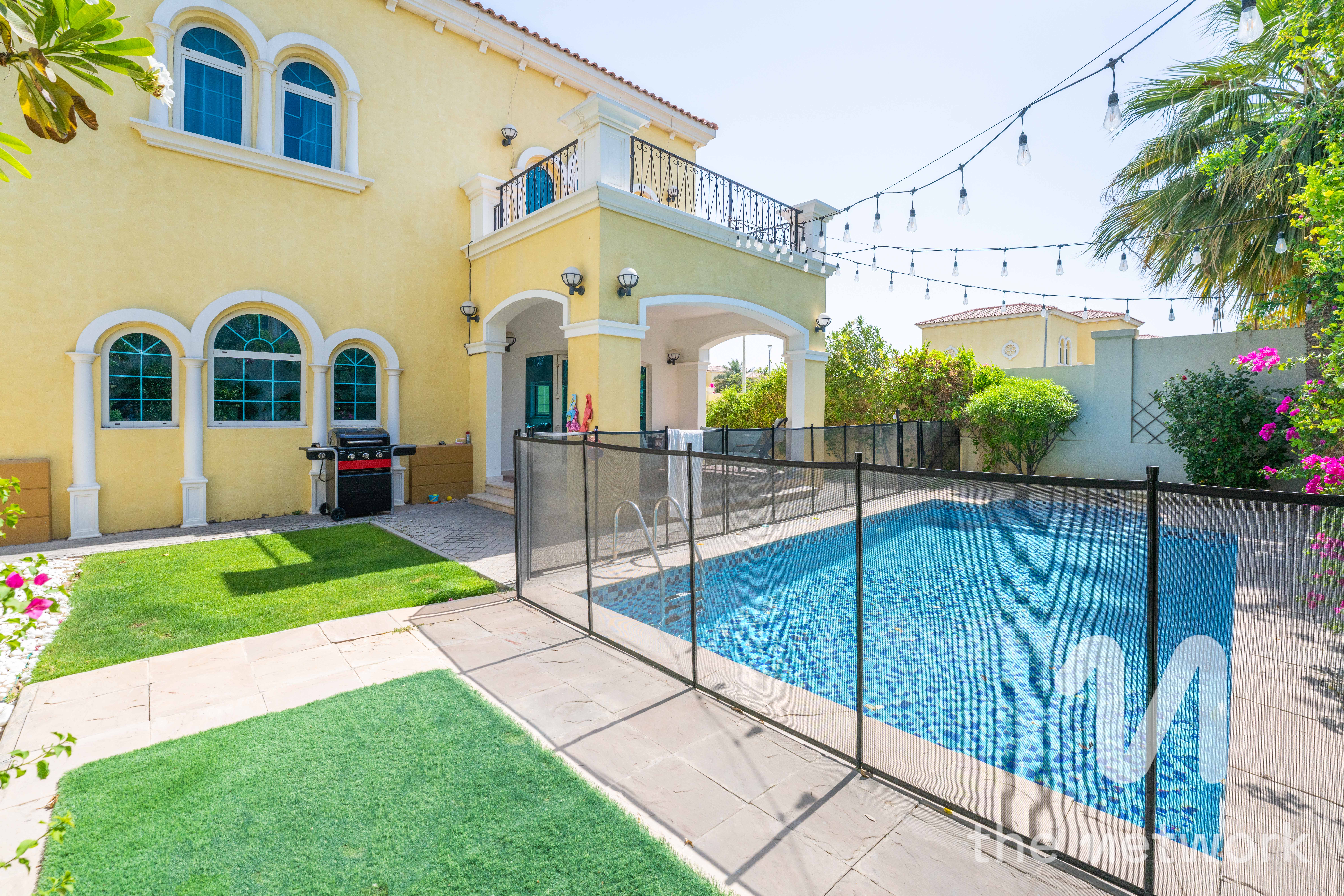 Exclusive | Corner plot | Private Pool