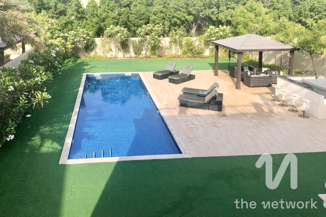 Single Row 4 Beds Villa with Private Pool in JP