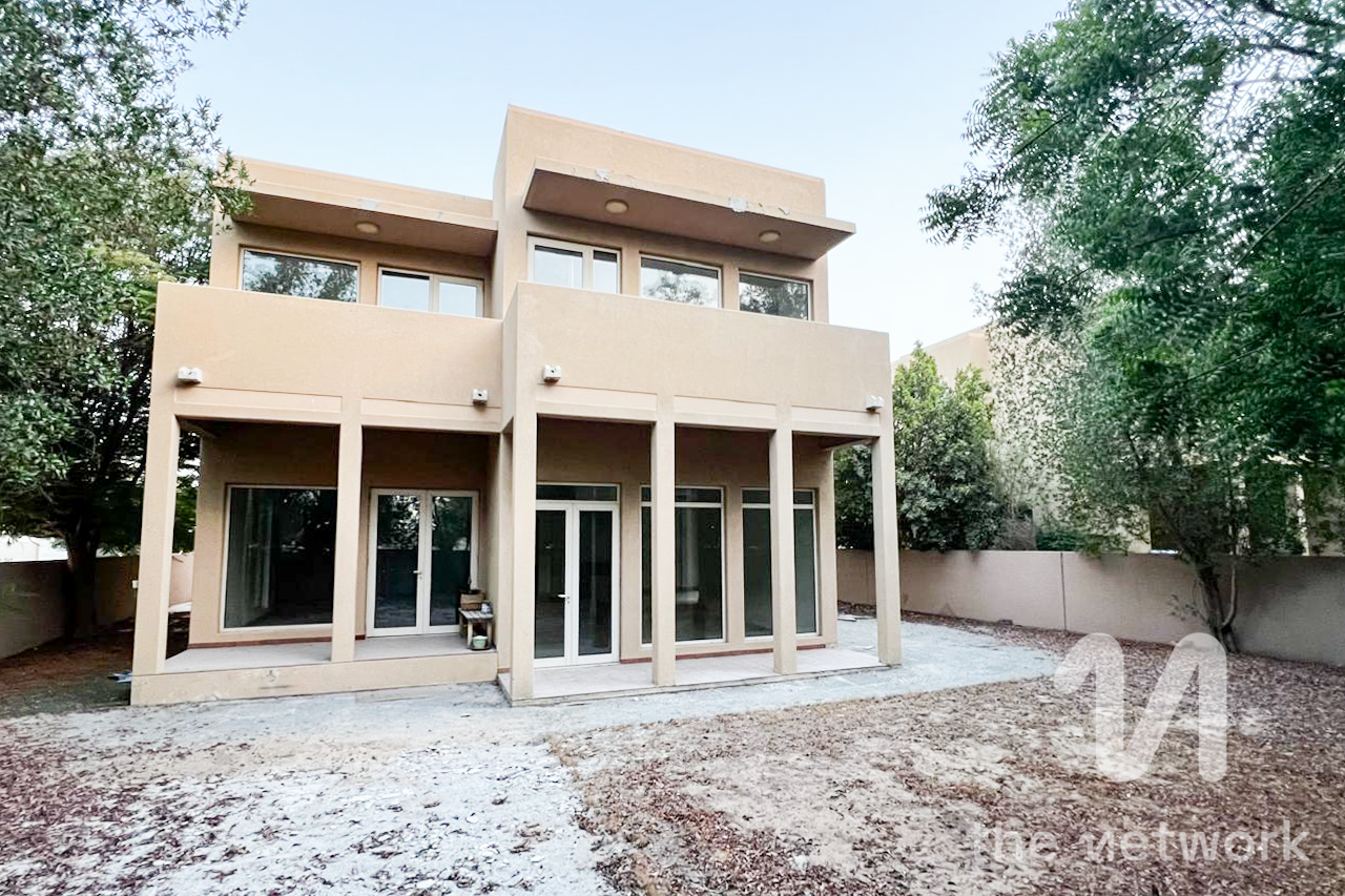3 BR + Maids | Vacant | Villa On the Entrance