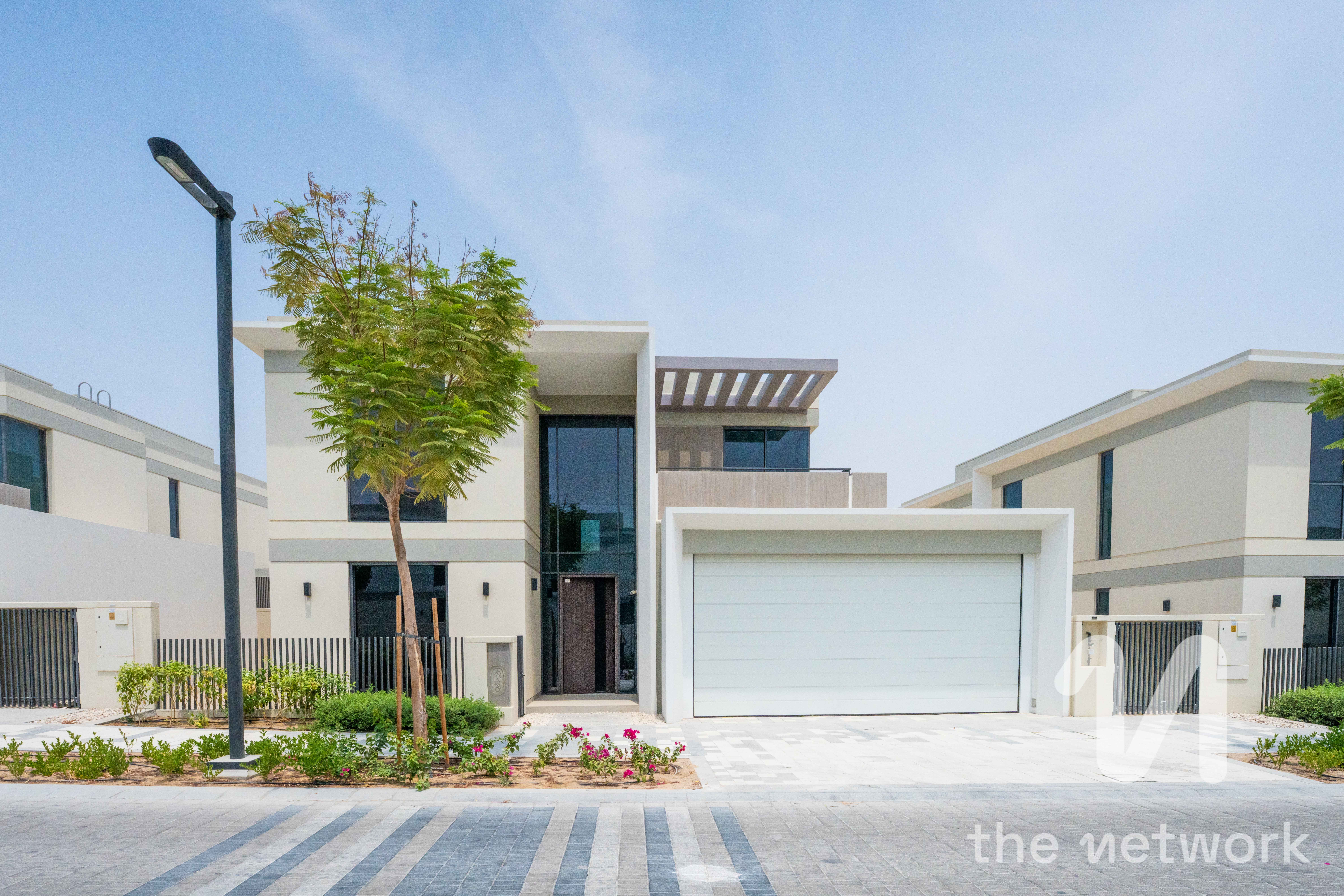 Modern | Spacious 5 Bed Villa | Vacant