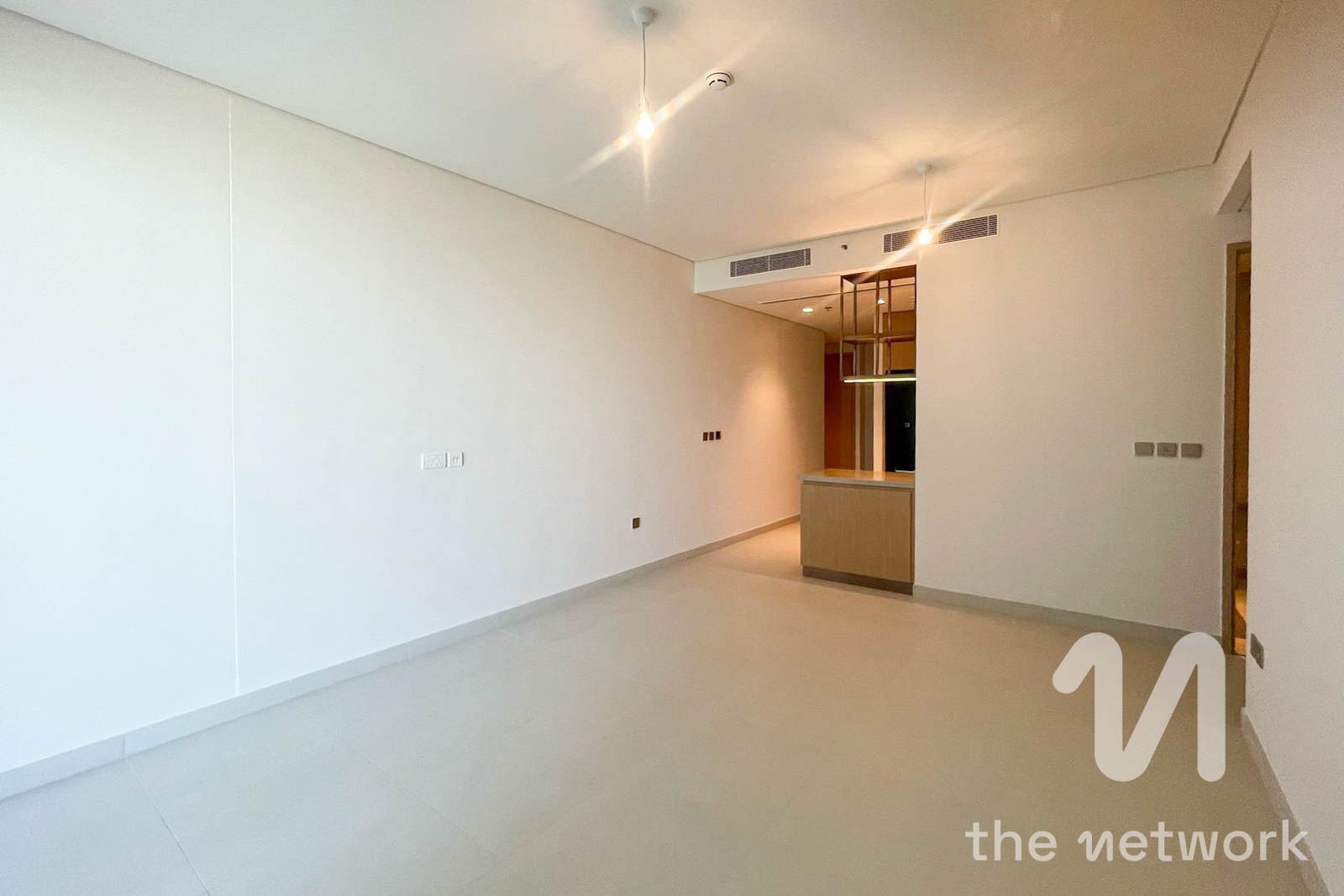 Brand new | 12 cheque option | Dubai mall access