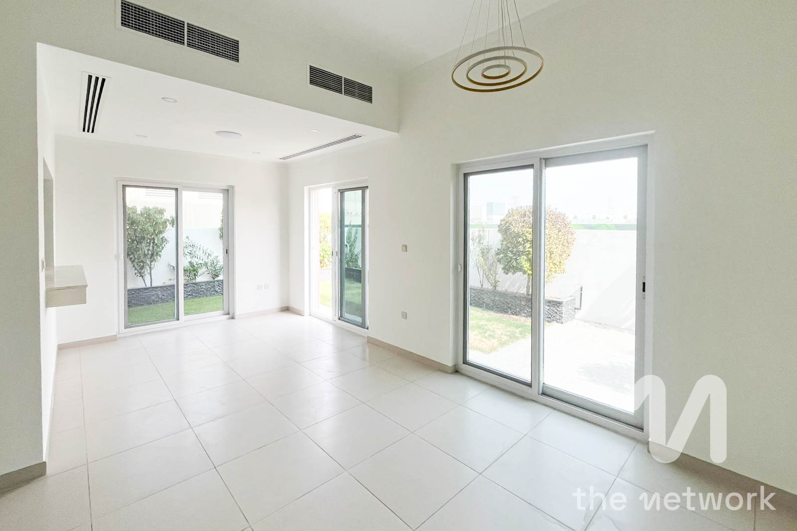 Single Row | End Unit | Close to Pool and Park
