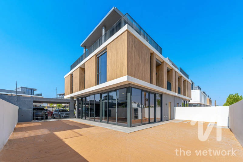 Next to Amenities | Vacant  | Private Cluster
