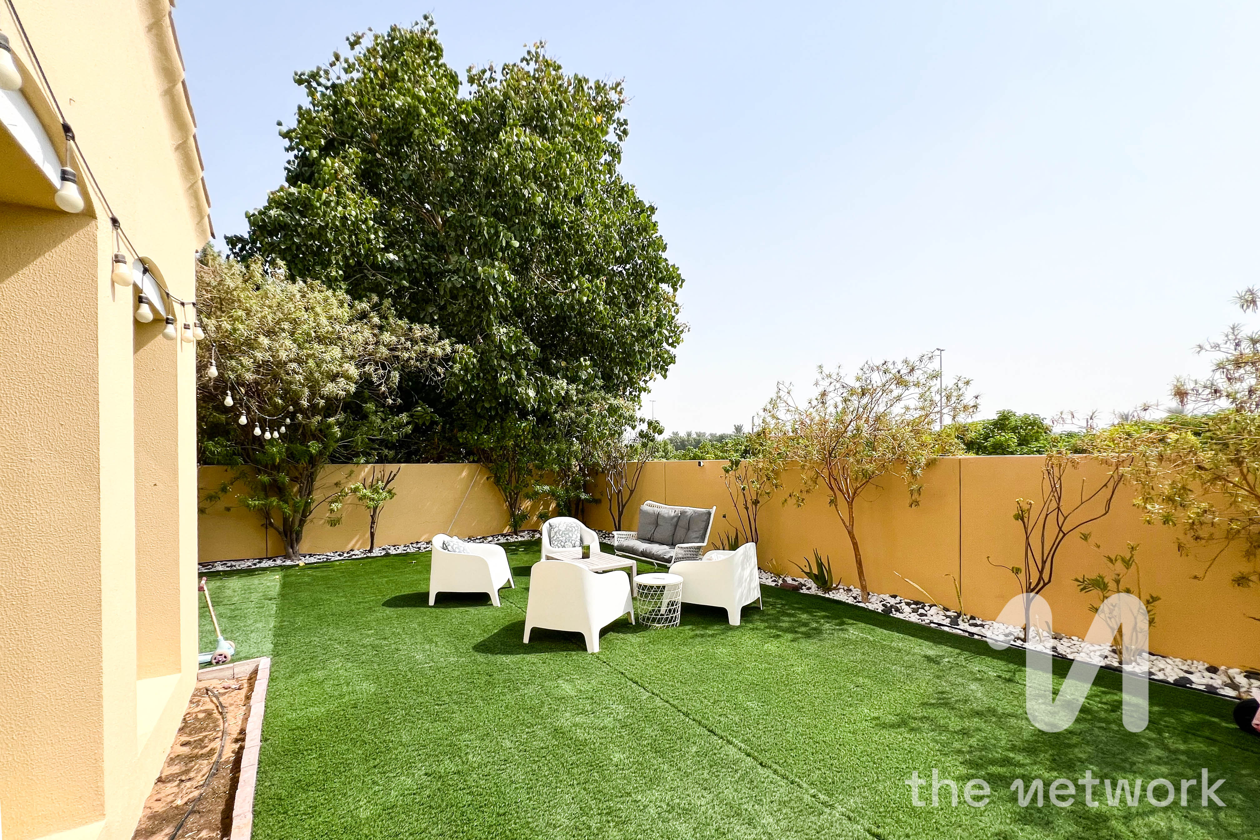 Spacious garden | Single Row | Unfurnished