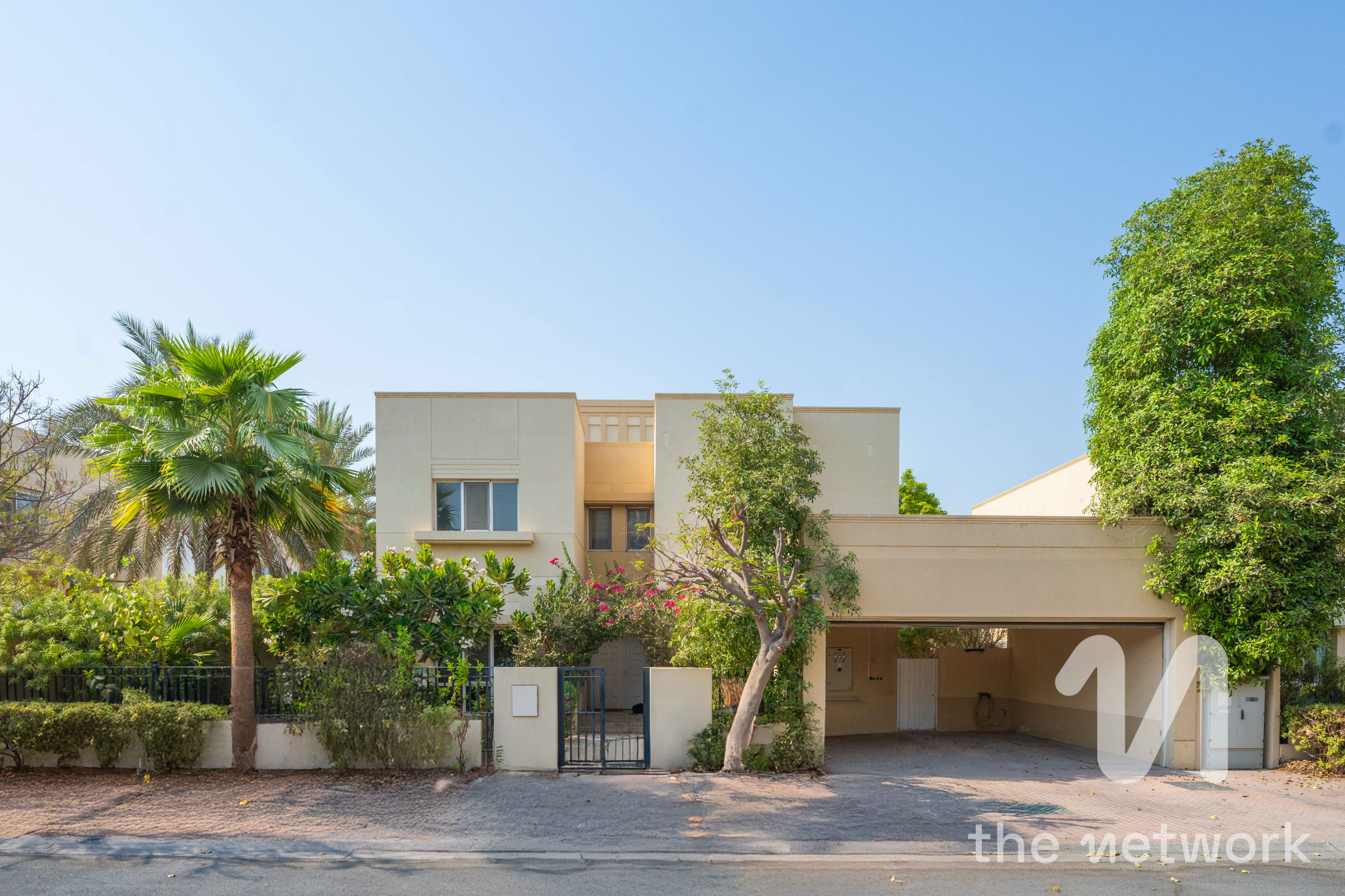 Maintenance Contract | Lake View | Upgraded Villa