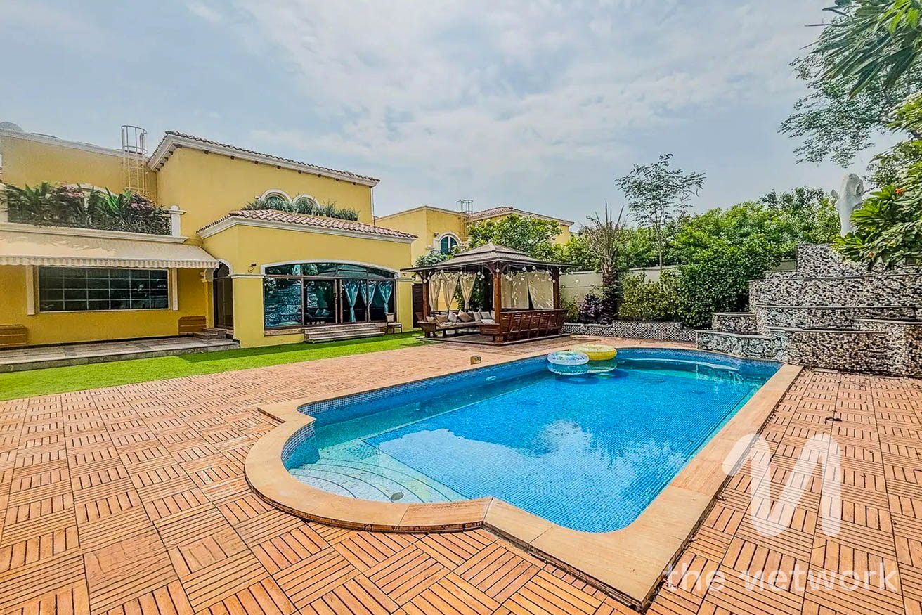 Upgraded | Extended | Steam Sauna Room |Landscaped
