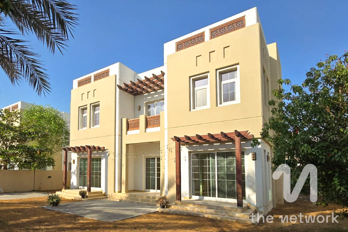 Single Row | Vacant | Spacious Layout