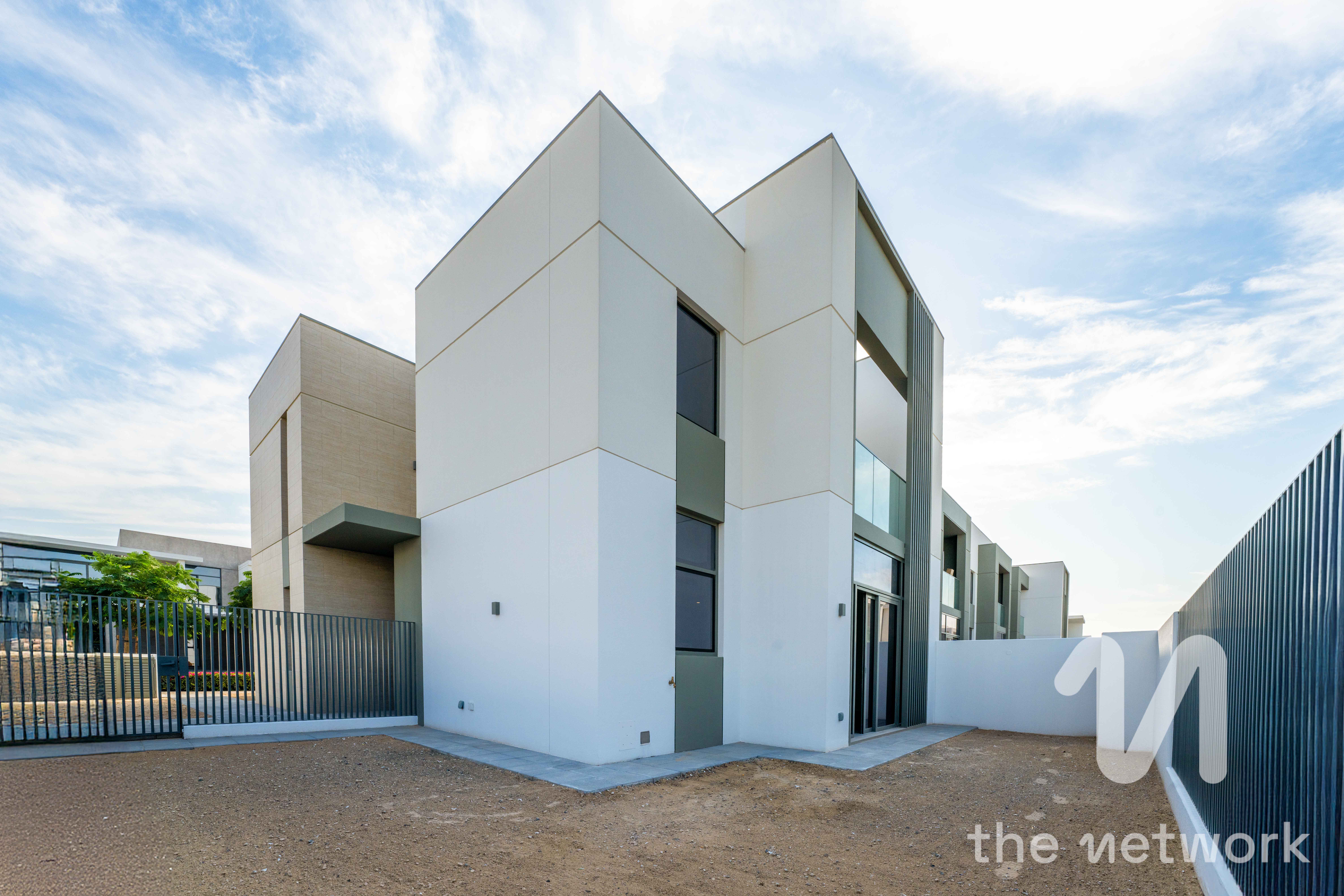 Close to pool | Popular cluster| Vacant soon