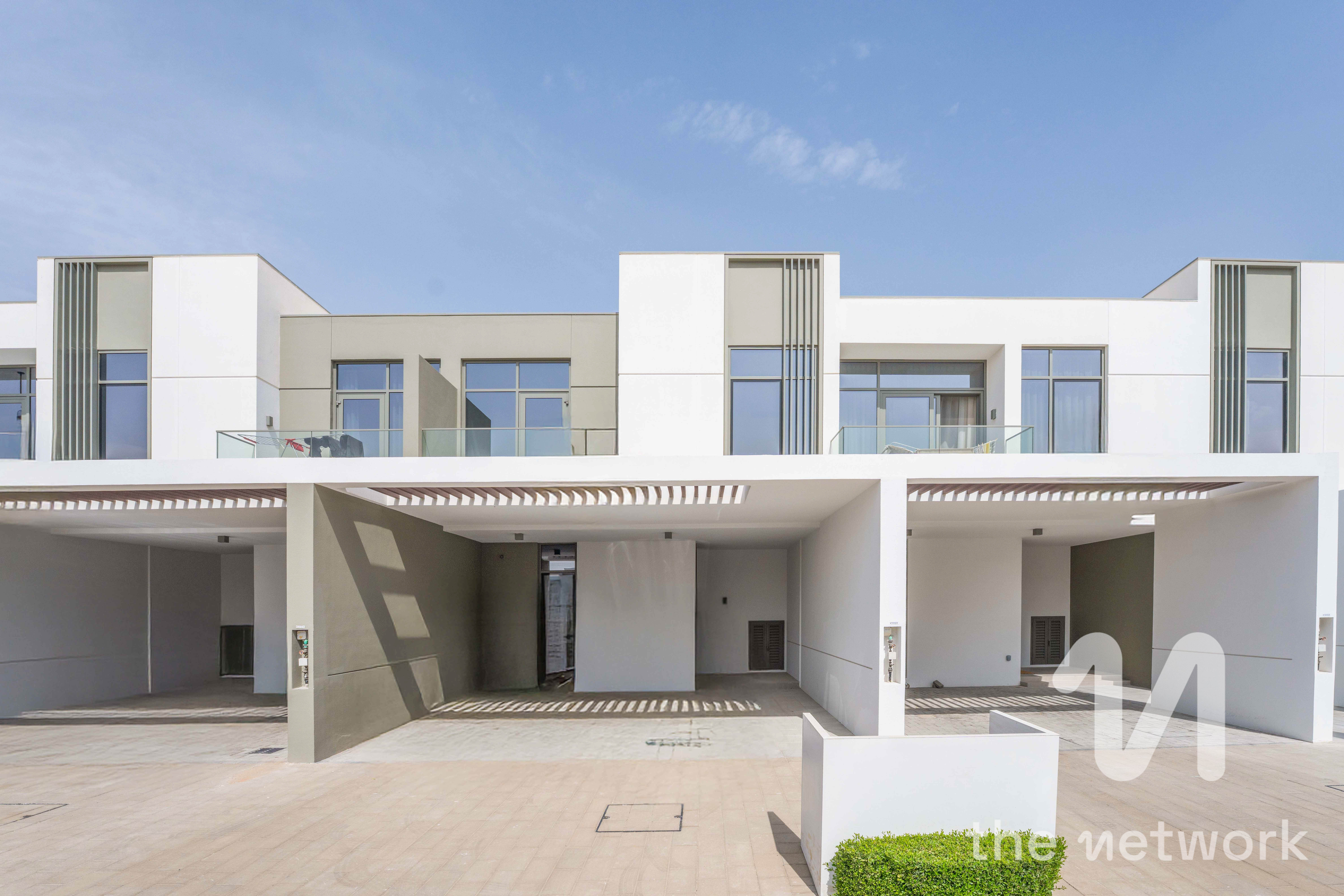 Single Row | Large Plot | Gated Community