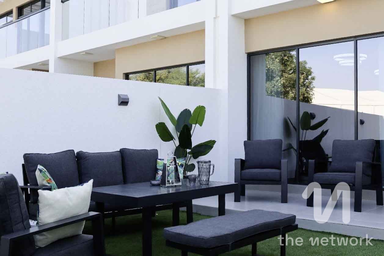 Fully furnished | Available Now | Near Amenities