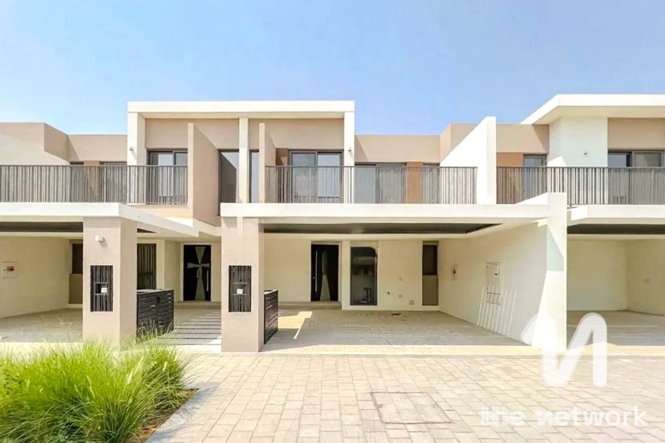 Bright Layout | Single Row | Well Maintained