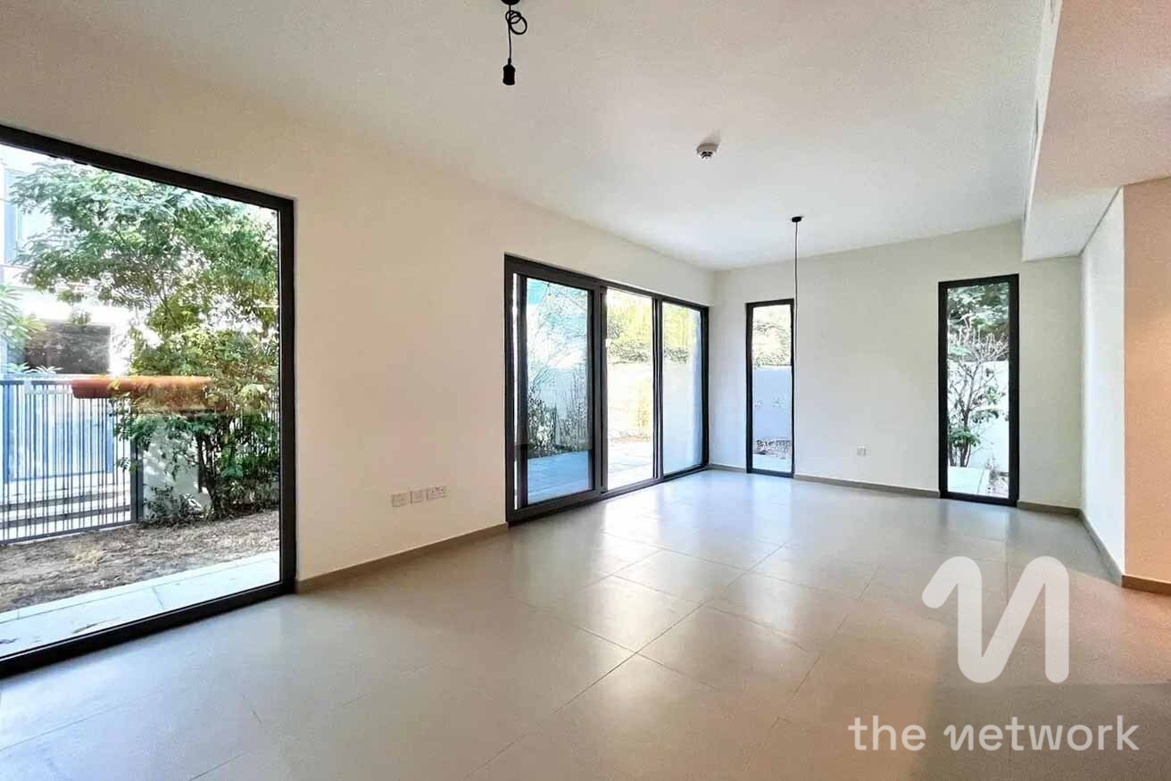 Close to Pool and Park | Vacant | Back to back