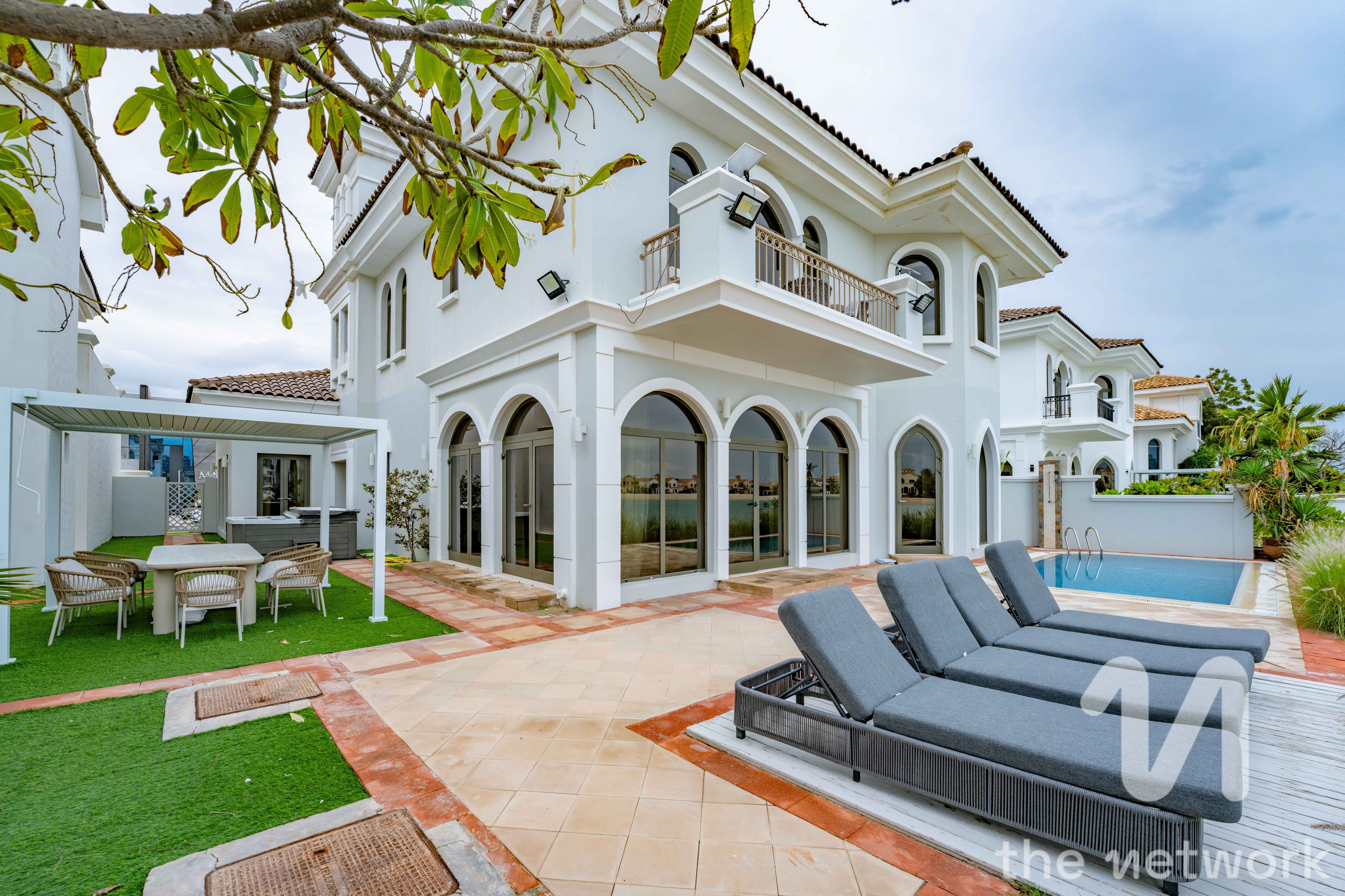 Fully Furnished | Stunning View | Upgraded