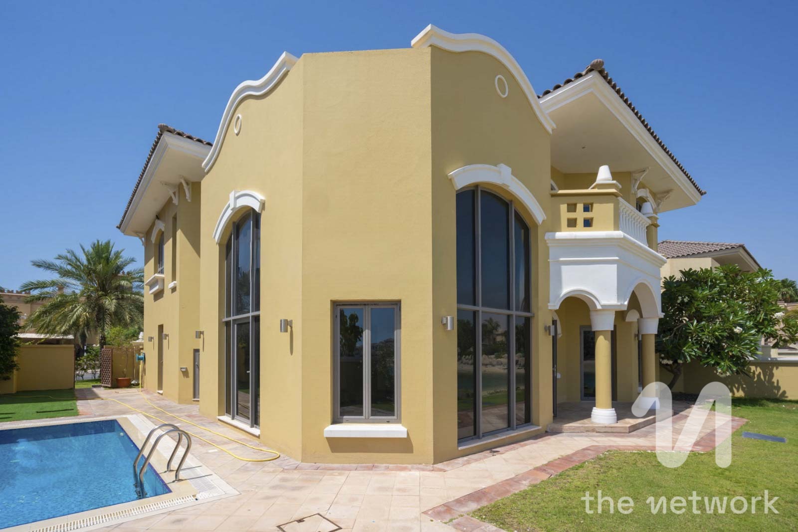 Vacant | Direct beach access | Furnished