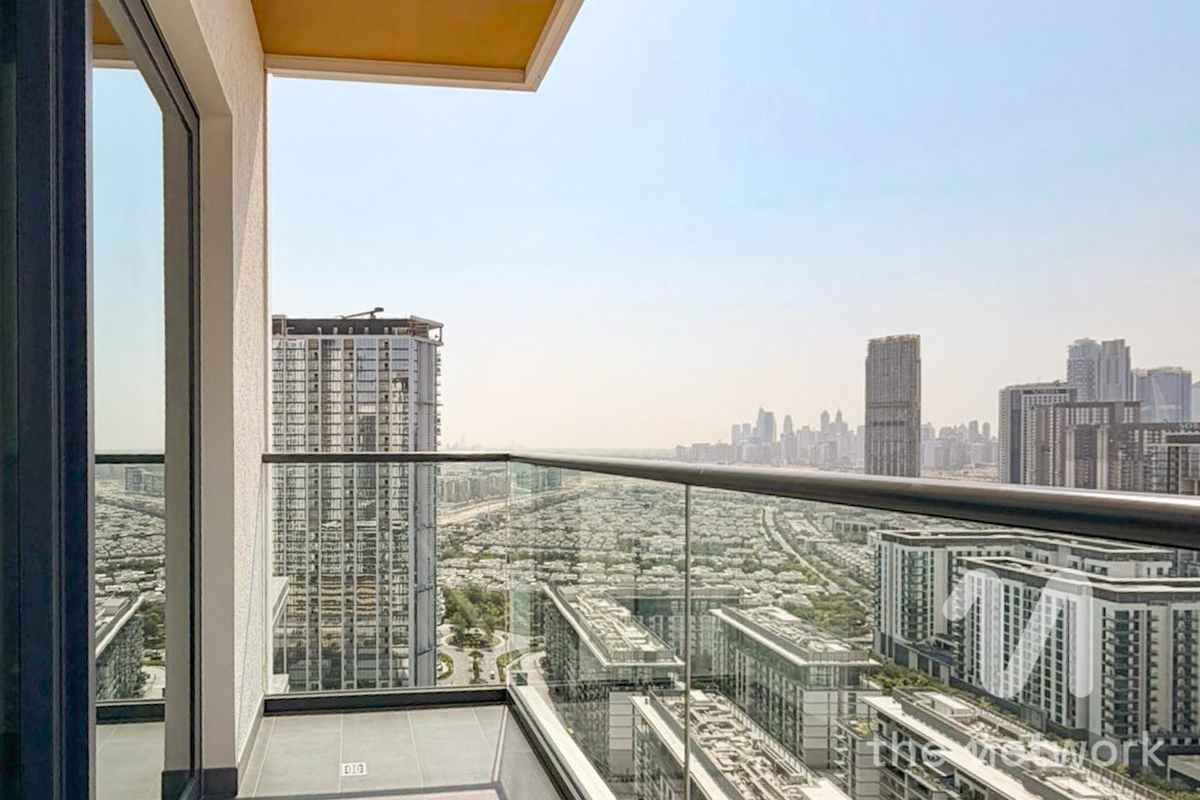 Chic 1BR Apartment | Vacant | Open to View
