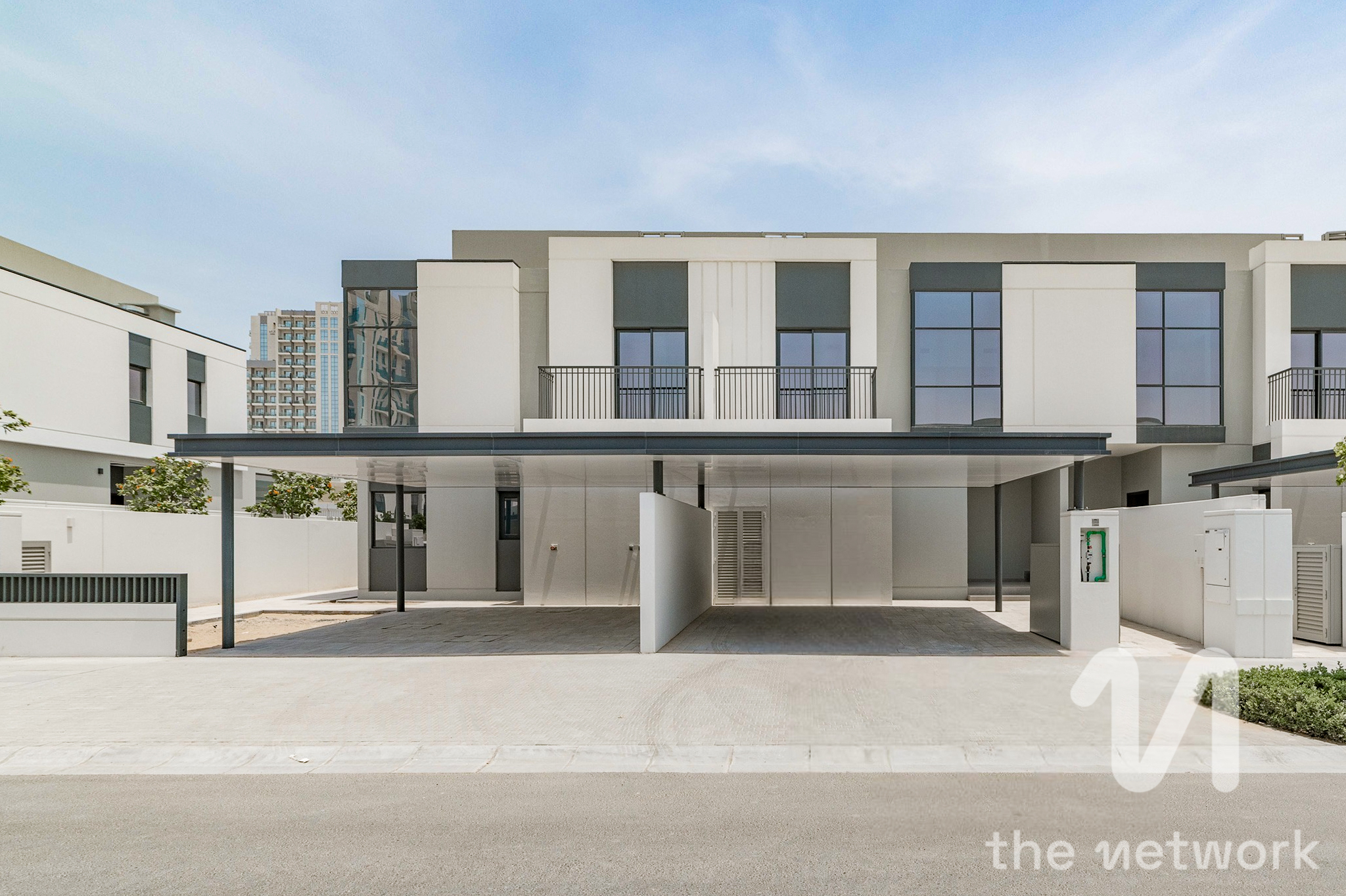 3BR Townhouse | Landscaped | Available June