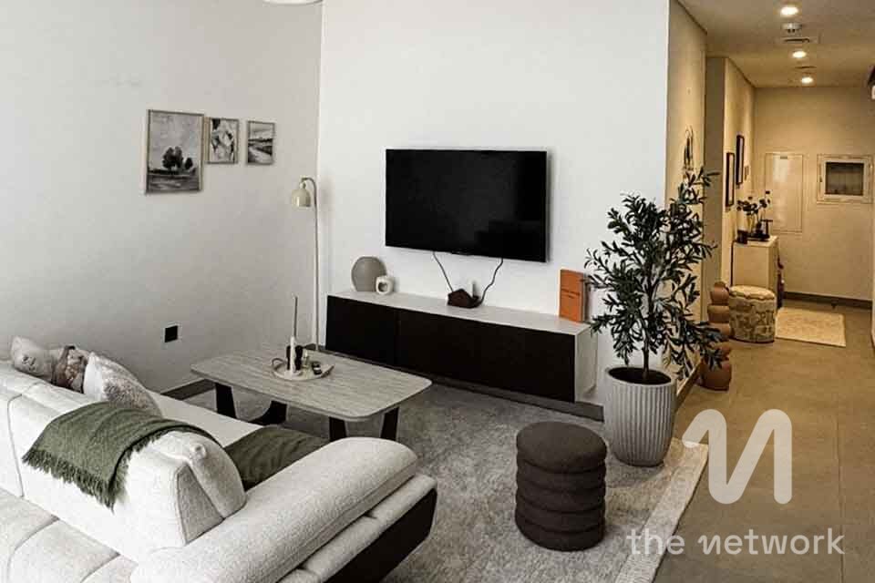 Single Row | Atheer Collection | Well Maintained