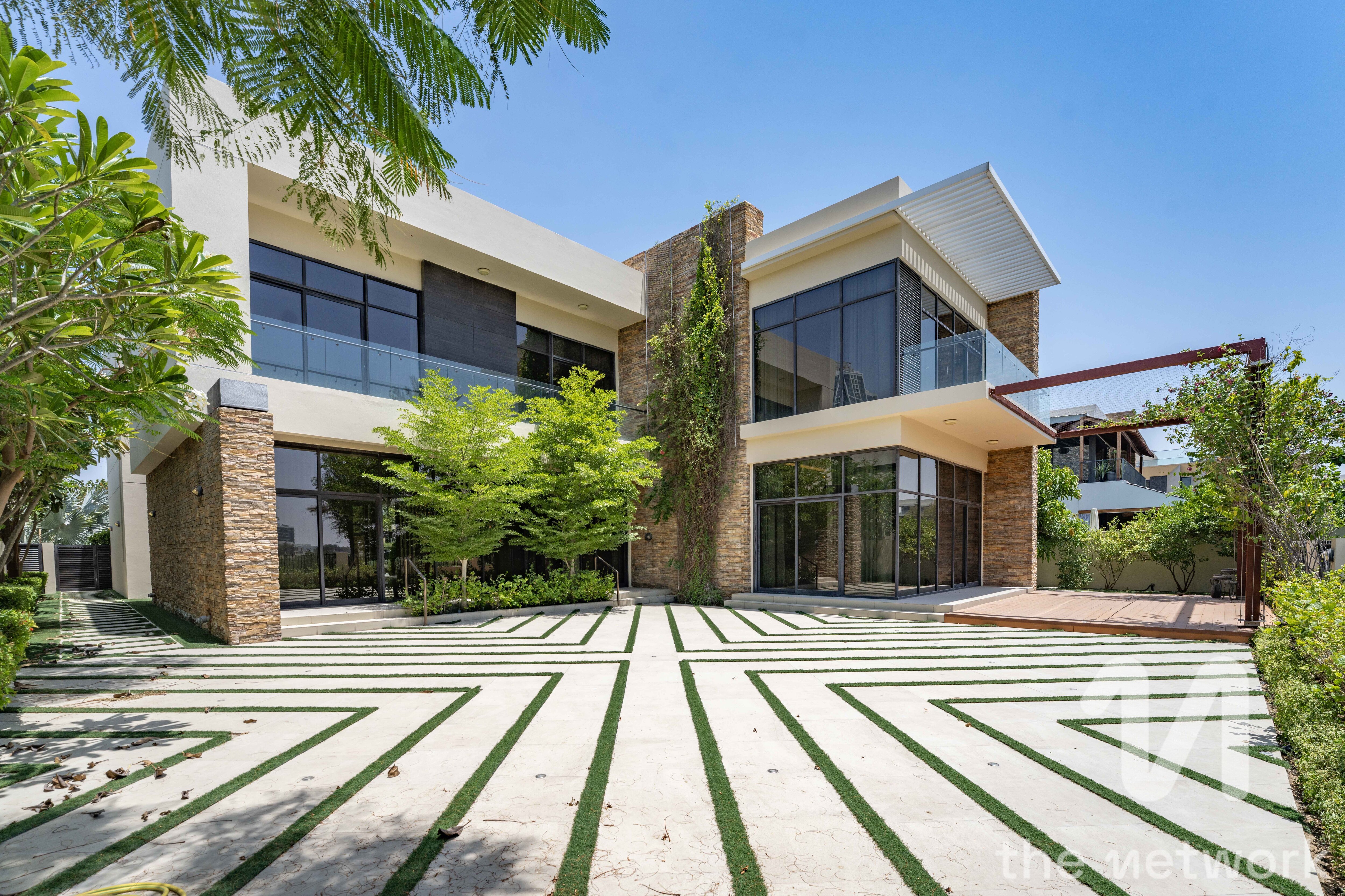 Luxurious | Golf Course View | Vacant
