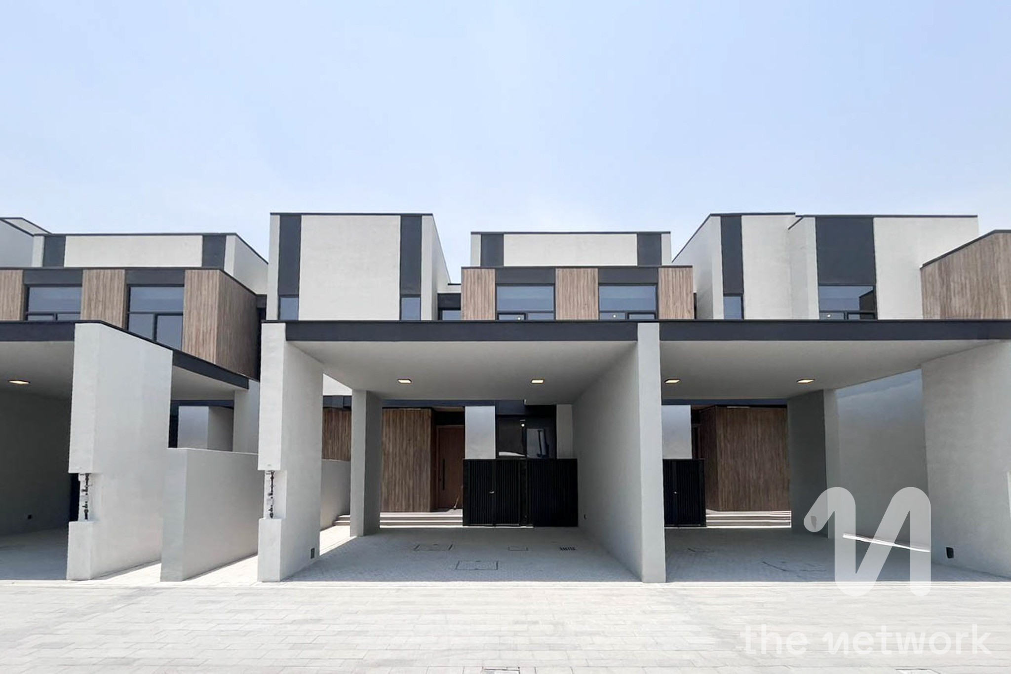 Ready to move in | Direct on Park | Next to Pool