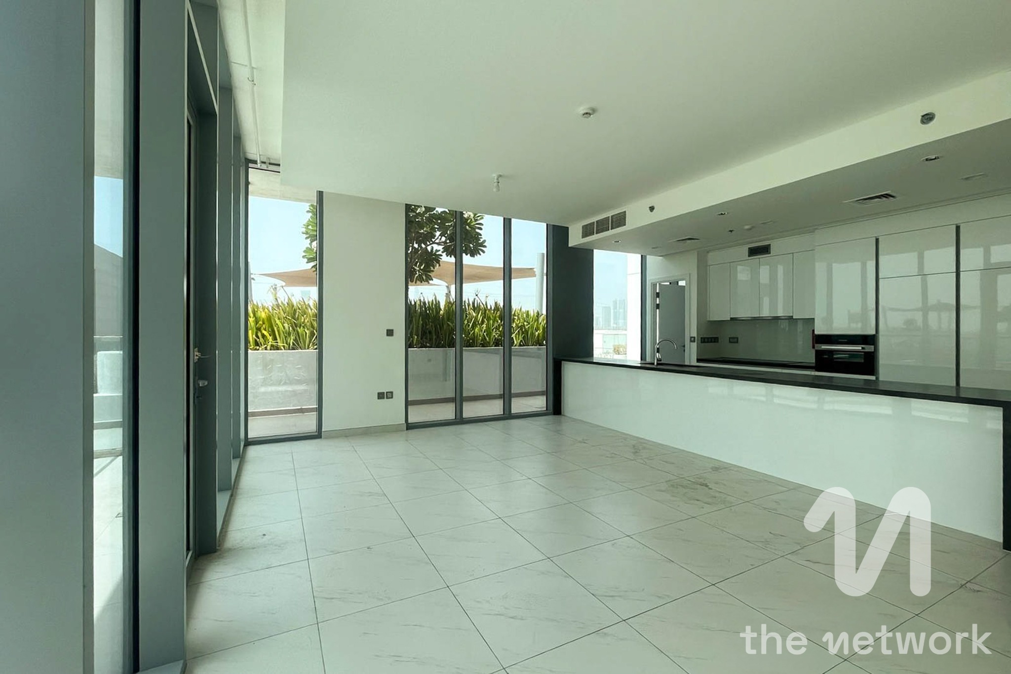 Large Layout | Skyline Views | Full Privacy