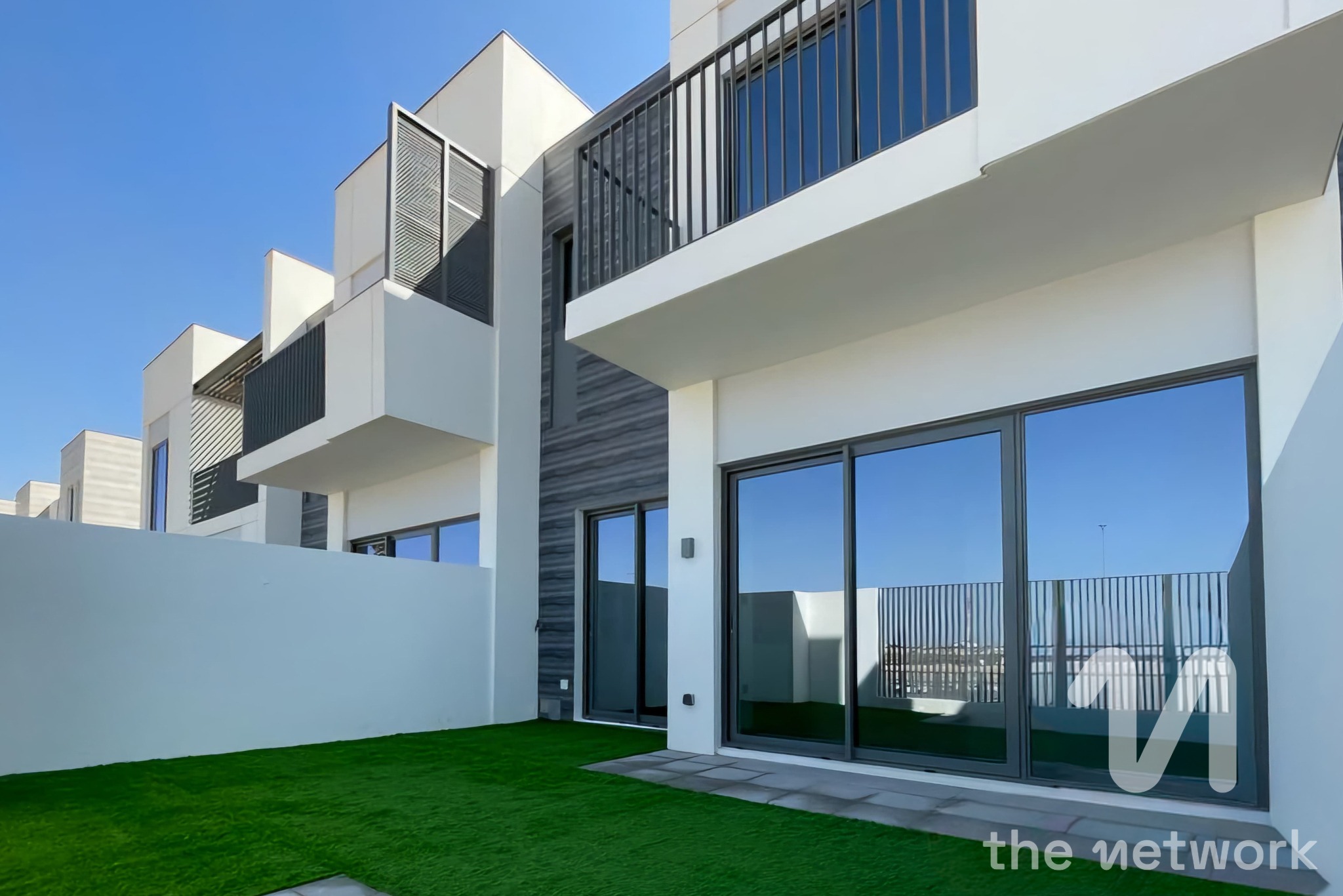 Single row | Landscaped | Close to amenities