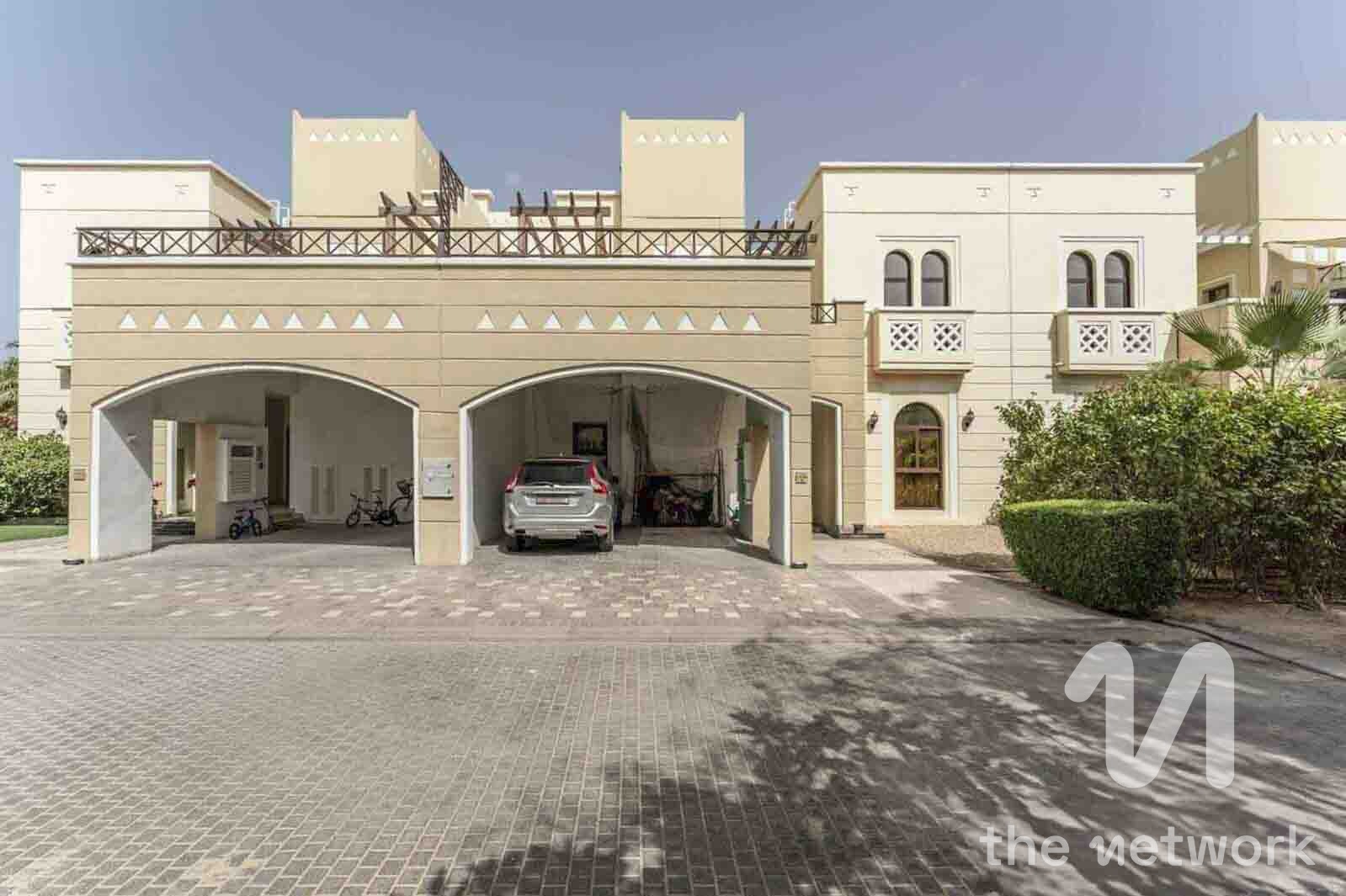 Vacant | Mid Unit | Spacious Landscaped Garden