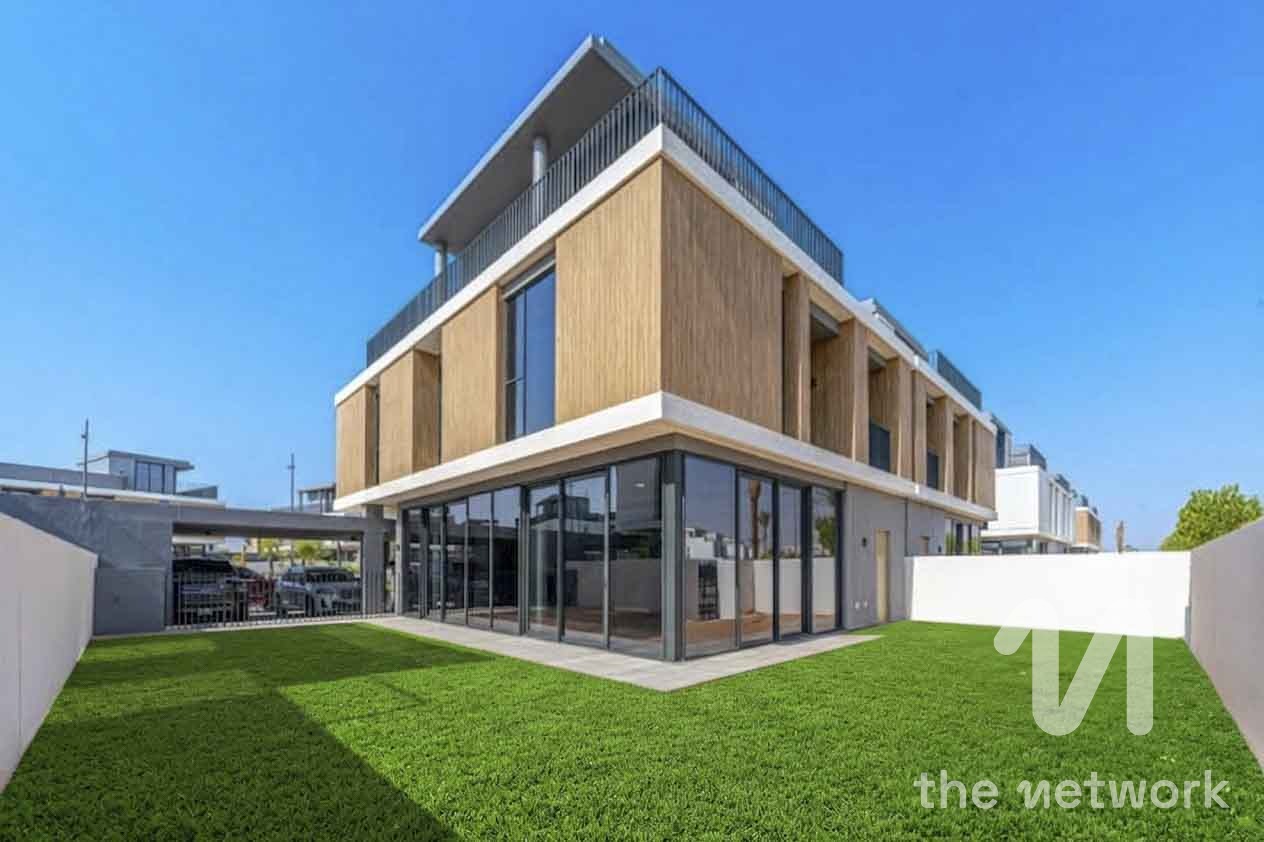 Exclusive I Landscaped Garden I Next to souk