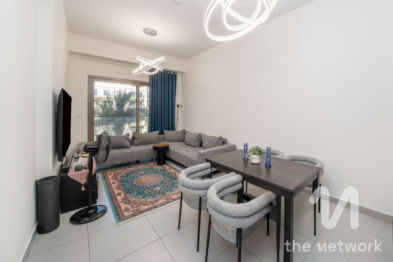 Vacant | Semi Furnished| Exclusive | Good Location