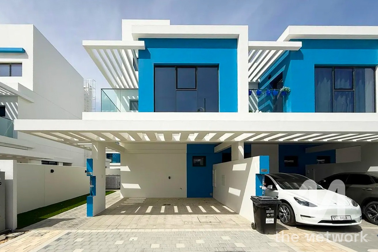 Corner Unit | Close to Park | G+2