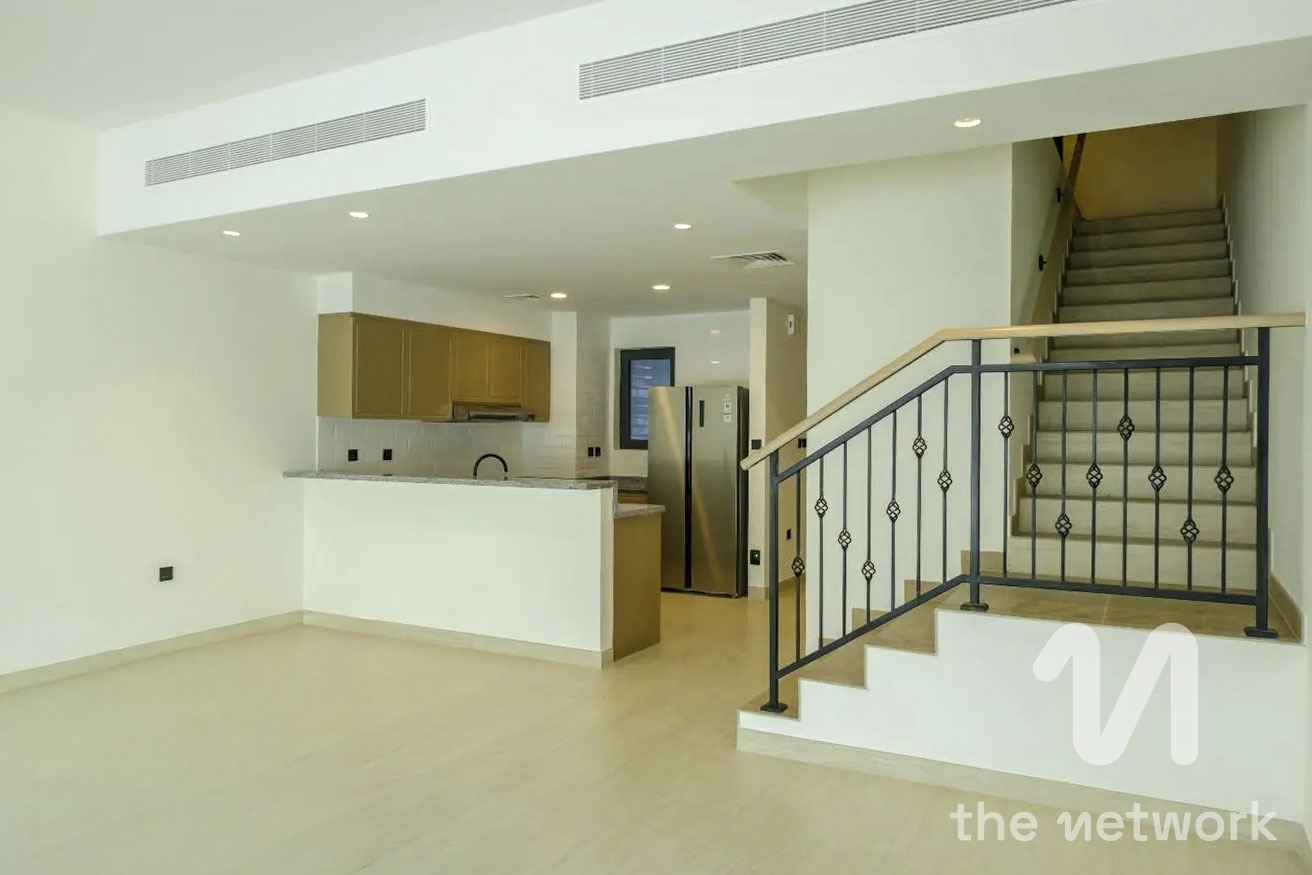 Elegant 4BR Townhouse in Santorini| Vacant
