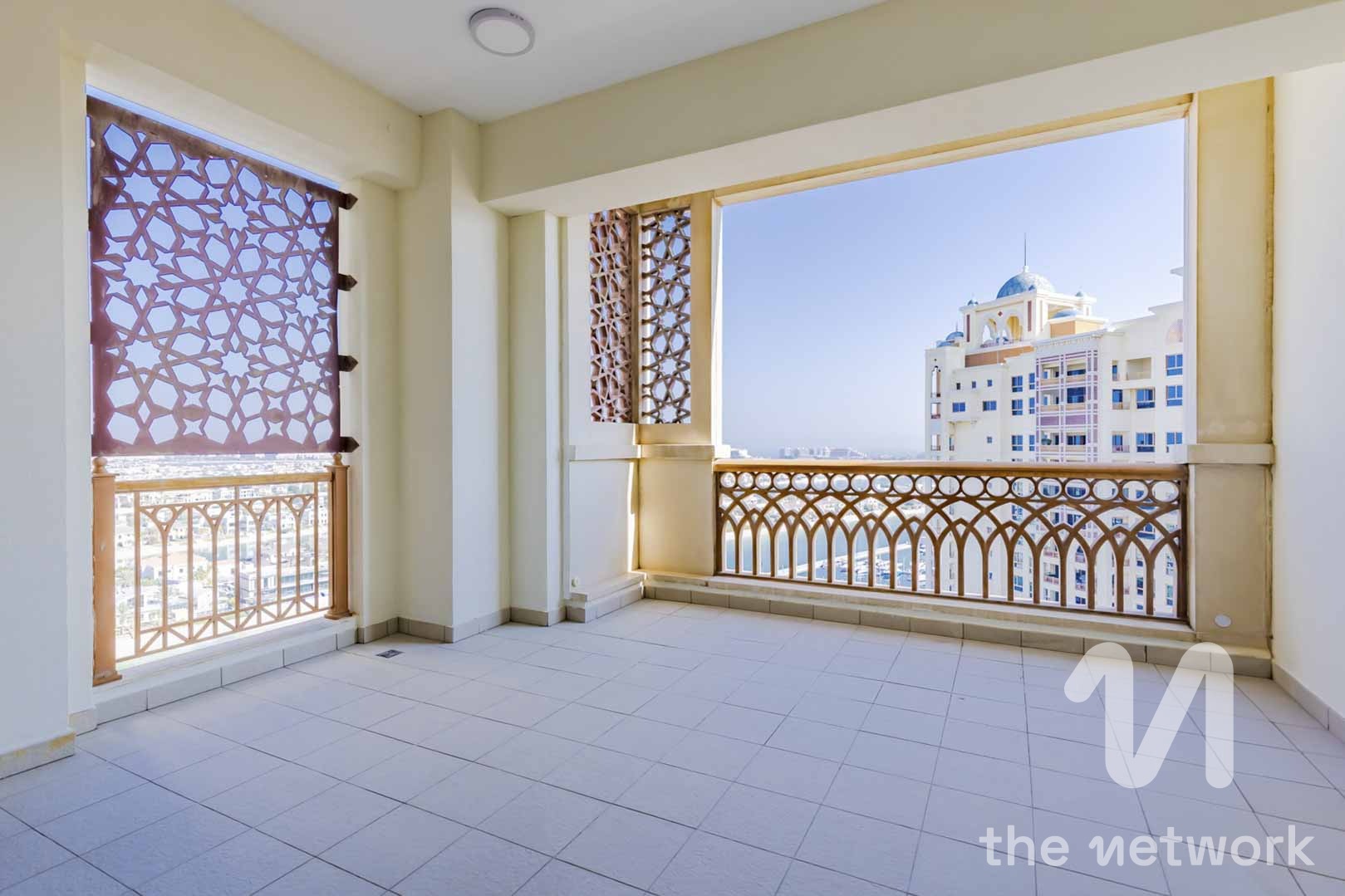Vacant | Easy To View | On Top Floor | 2 Plus Maid