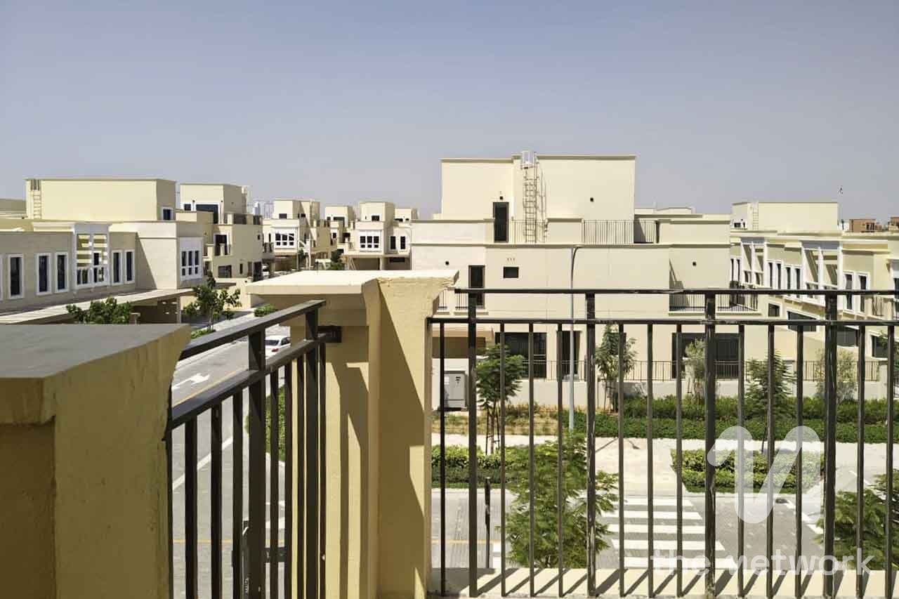 Vacant | Luxurious 5BR Townhouse | Single Row