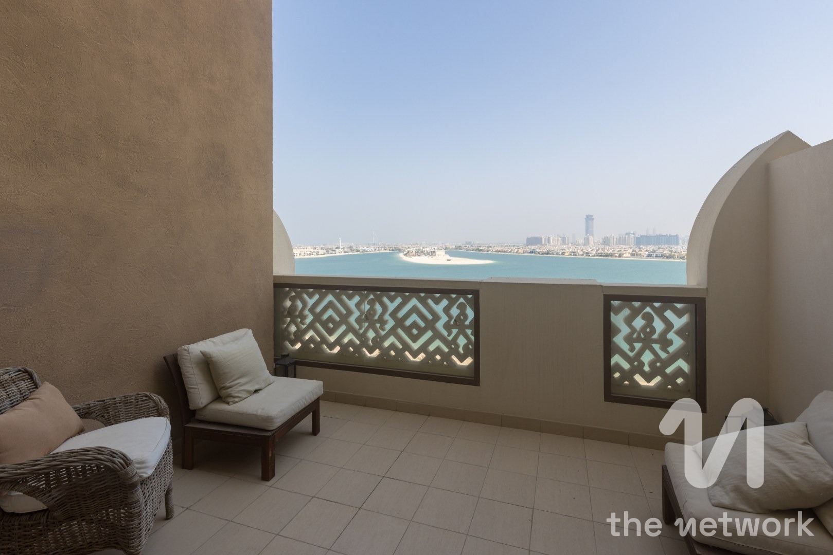 Exclusive | 2 Plus Maids | Palm Facing | Open View