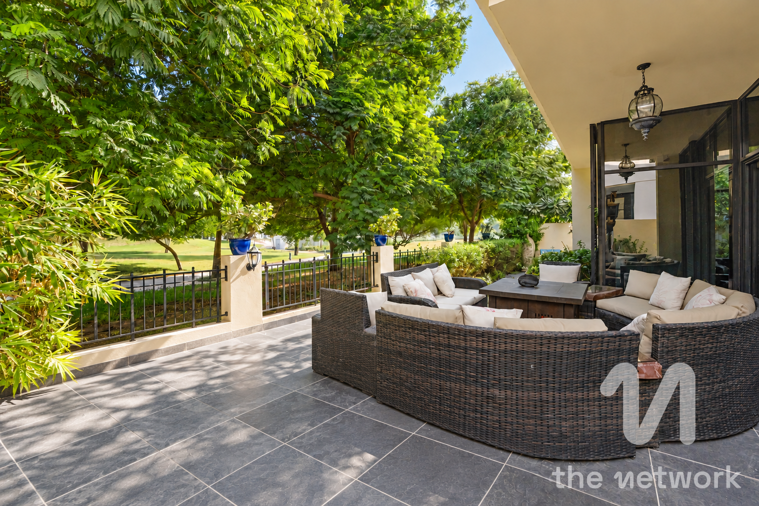 Tranquil Park View | Single Row | Standalone