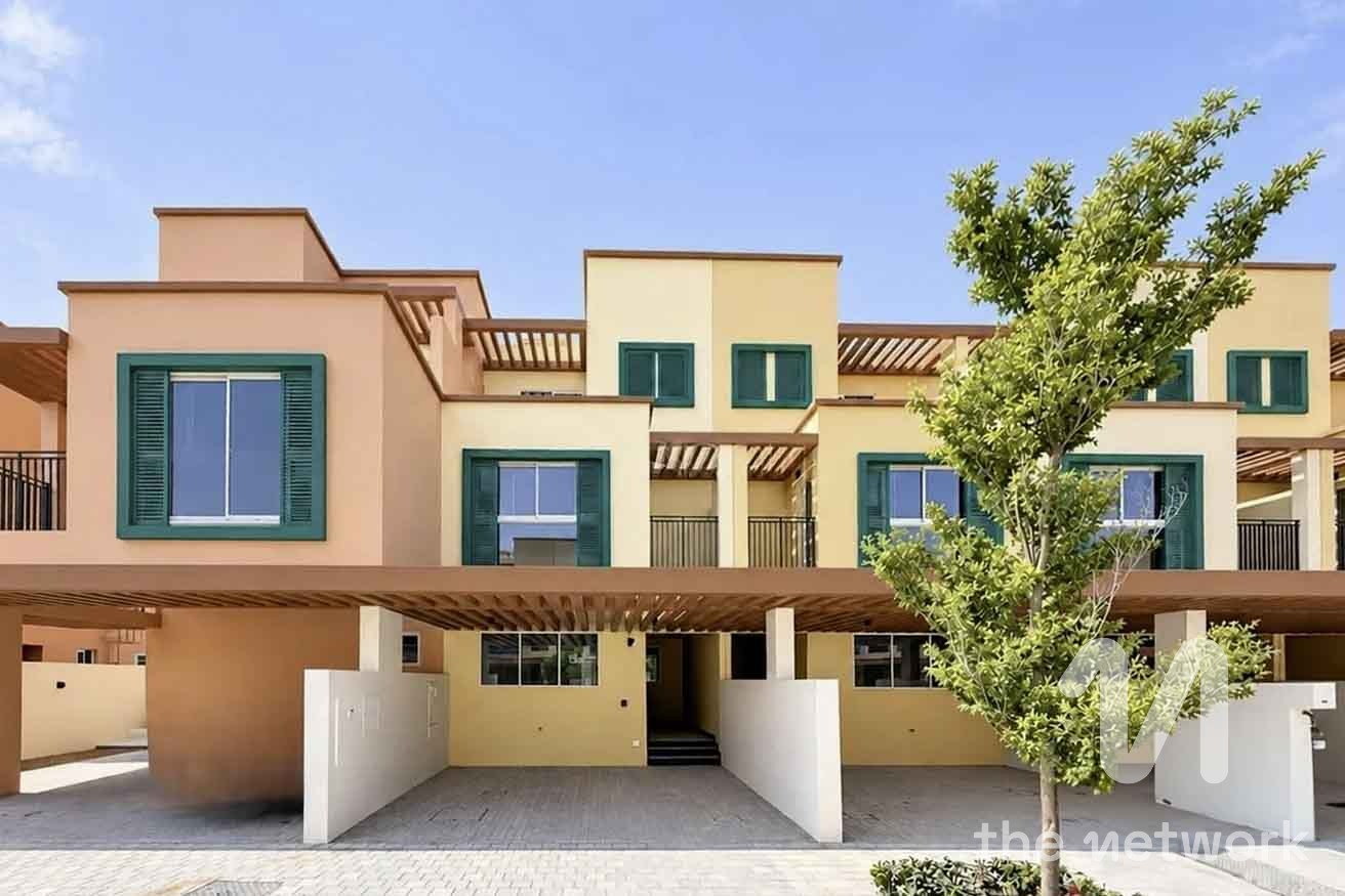 Elegant 5BR Townhouse | Single Row | Vacant