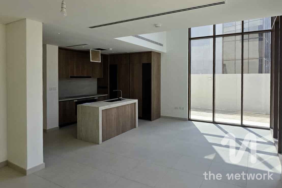 Single Row | Next to Entrance & Pool | Corner Unit