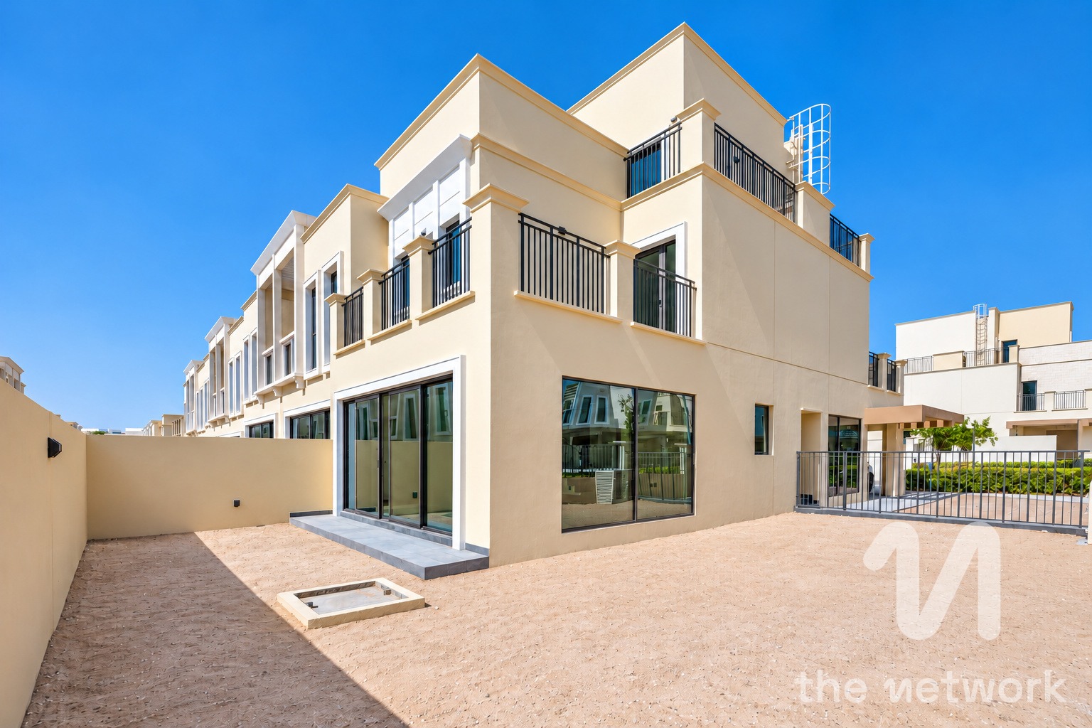 Luxurious 5BR Townhouse | Large Plot