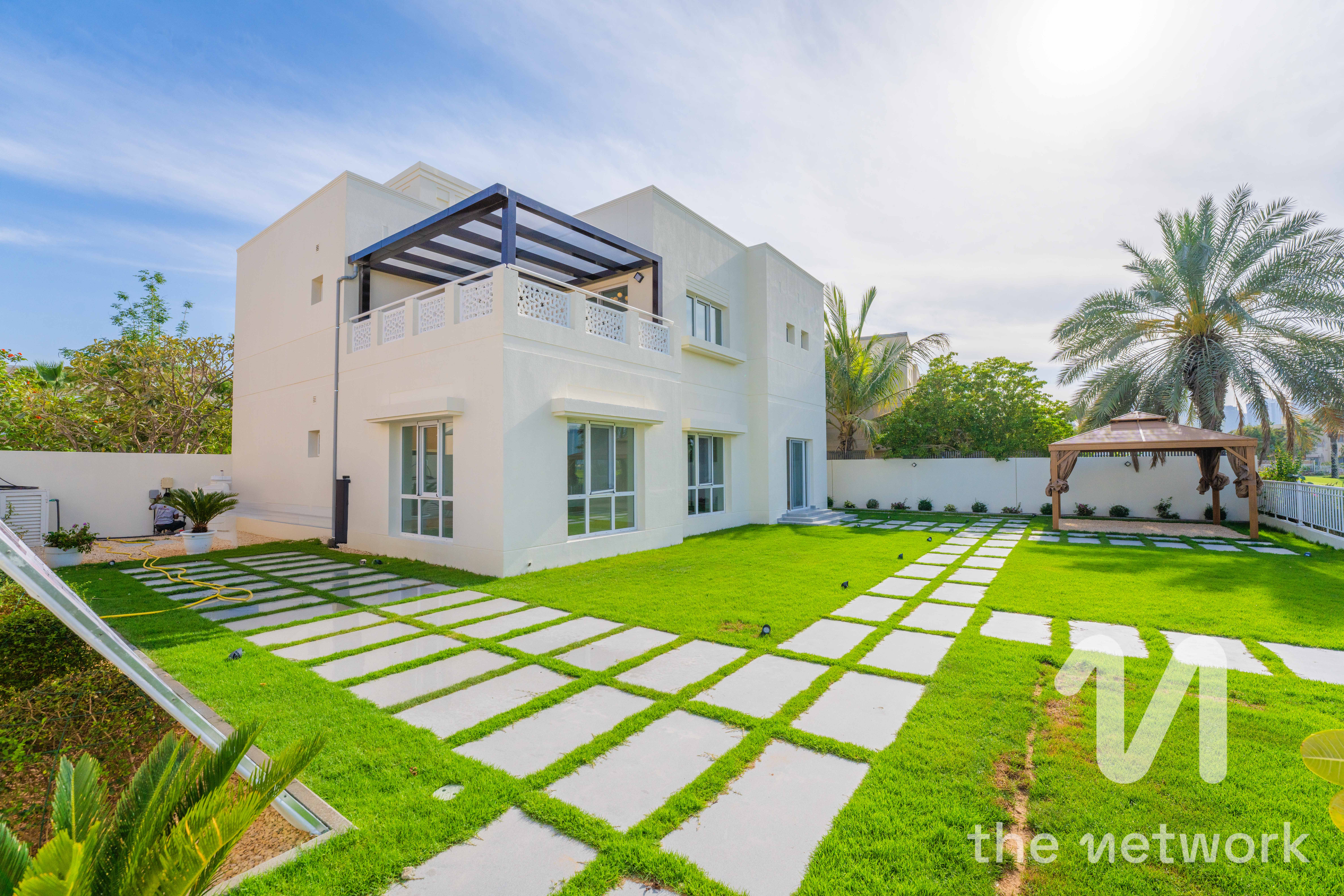 Upgraded 4BR Villa | Private Garden | Meadows 5