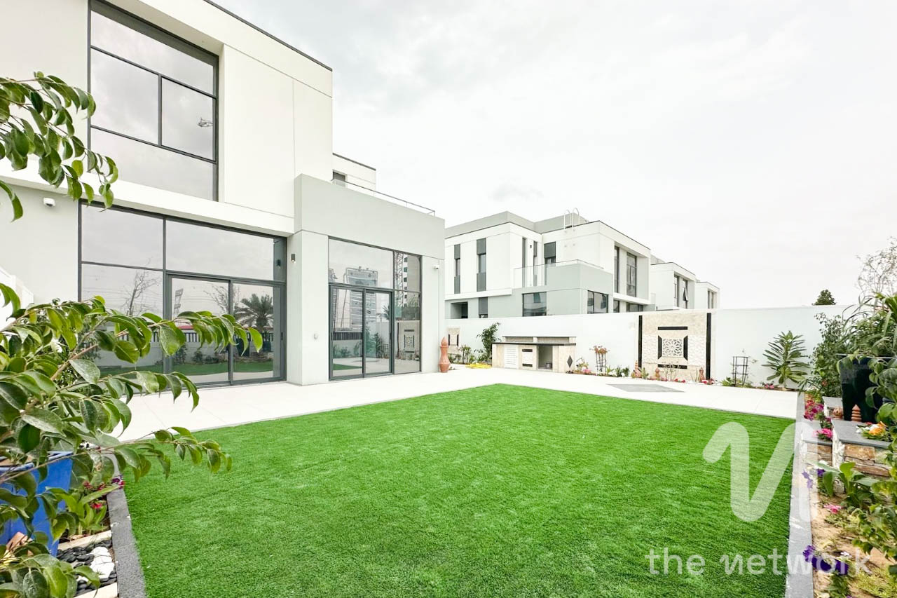 Upgraded | Landscaped | Single Row