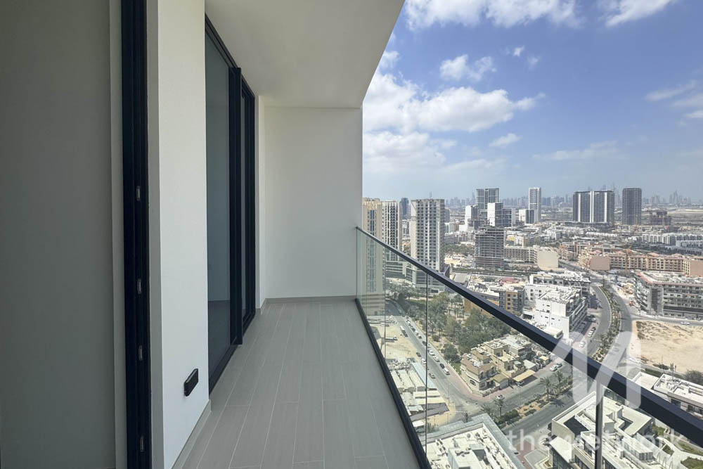12 Cheques | Pool View | Brand New