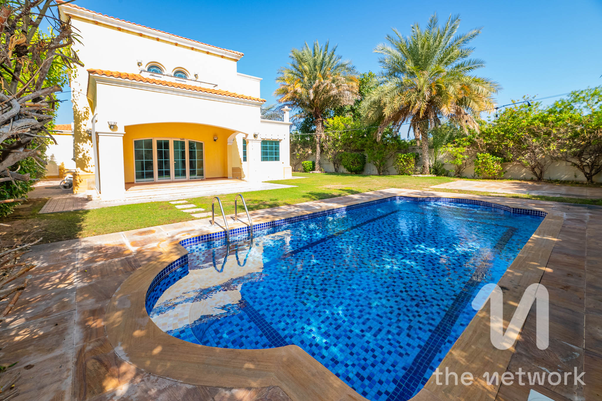 Private Pool | Single Row | Well-Maintained