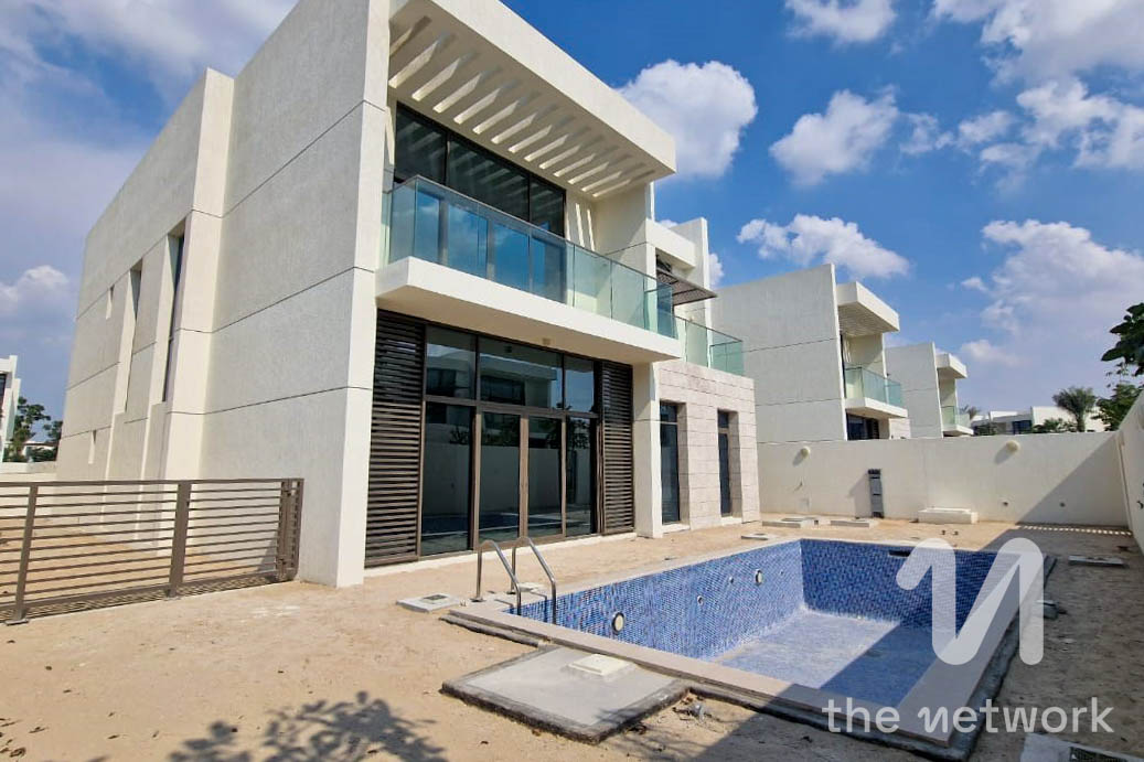 LANDSCAPING DONE | CONTEMPORARY | PRIVATE POOL