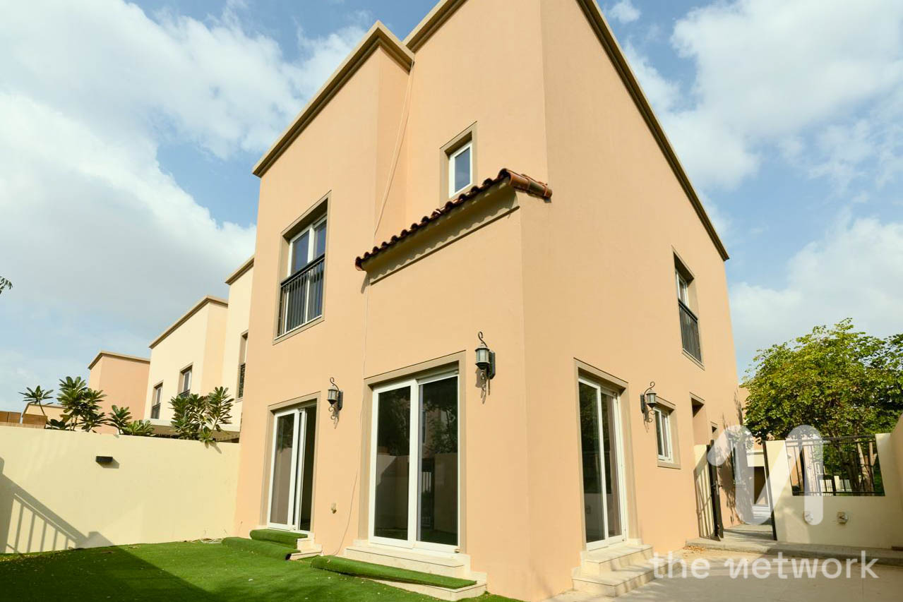 Corner Unit | Direct access to park | Vacant