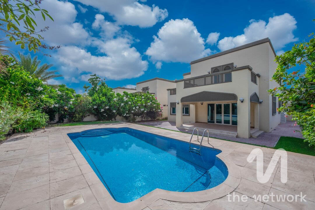 Private Pool | Vacant | Well Maintained