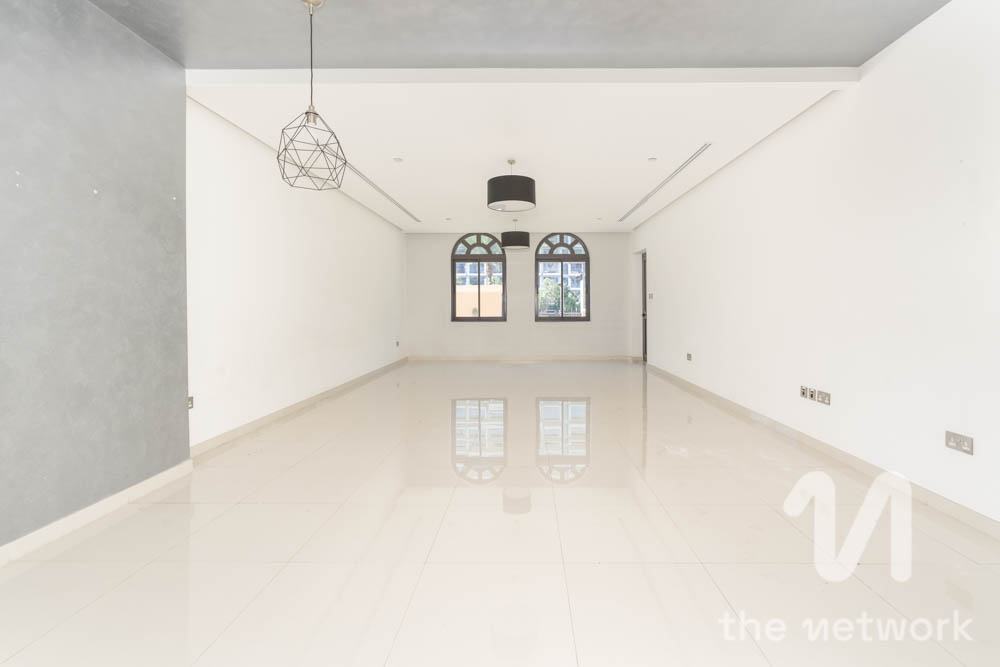 Triplex Townhouse | Private Garage | Enormous Size