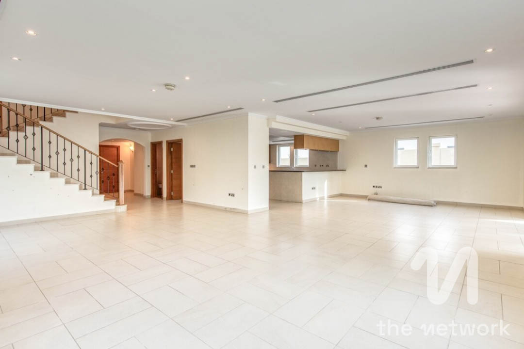 Centrally Located 4 Beds Maids Villa for Rent D4