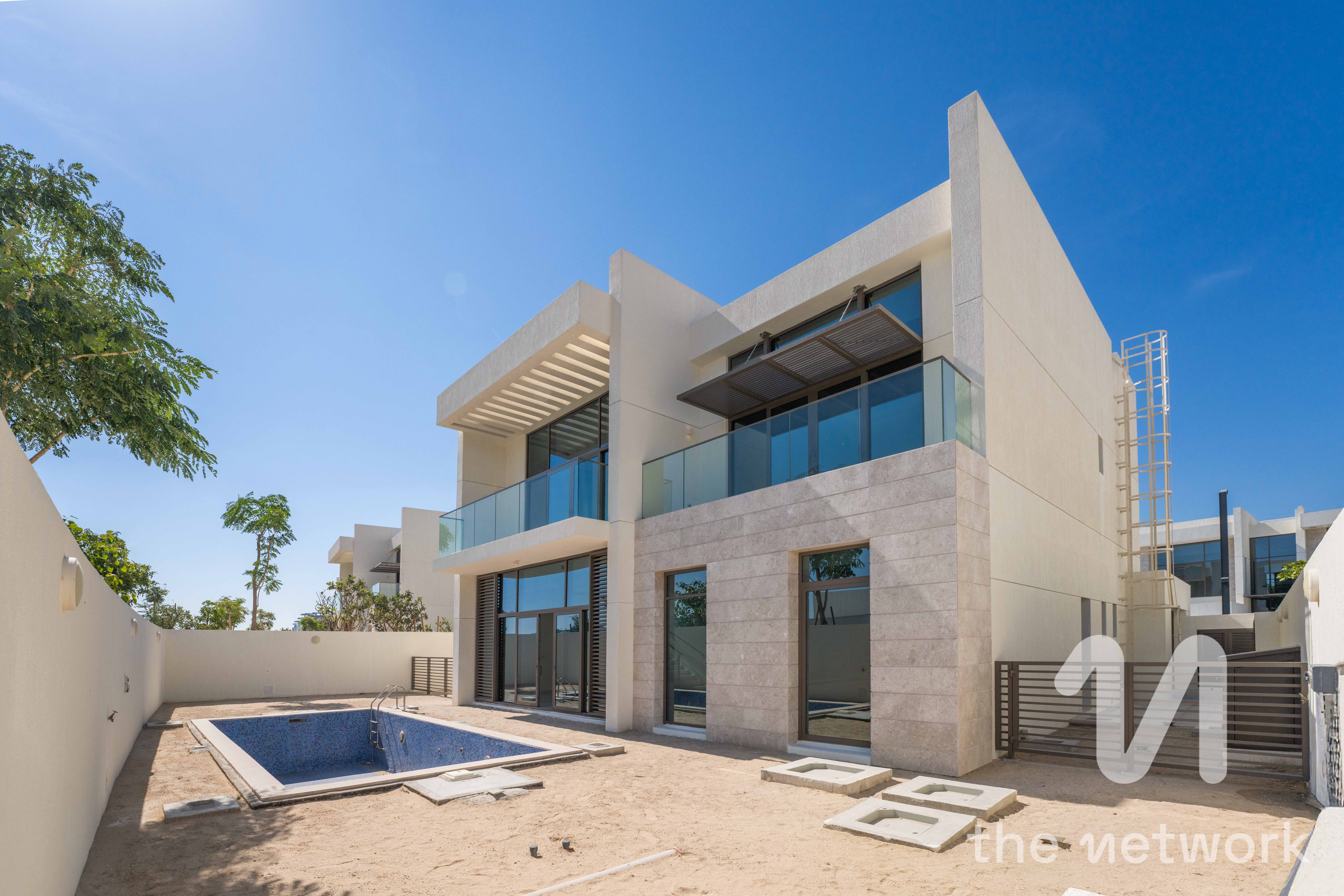 Private Pool | Ready to Move | 12 Cheques