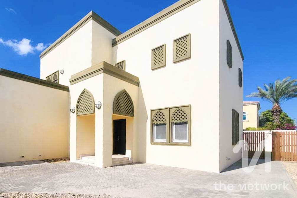 Corner Villa 3 Beds Maids Ready to Move in Dist.8