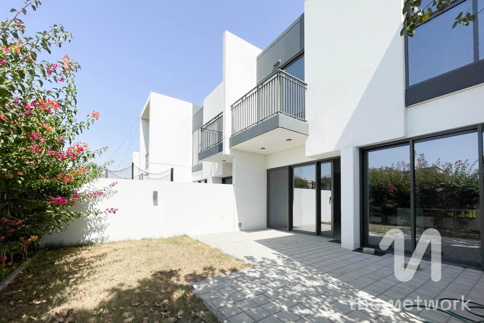 Landscaped | Single Row | Close to Amenities